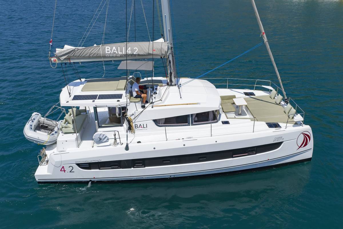 Bali 4.2, Chèrie | Yacht Charter Croatia
