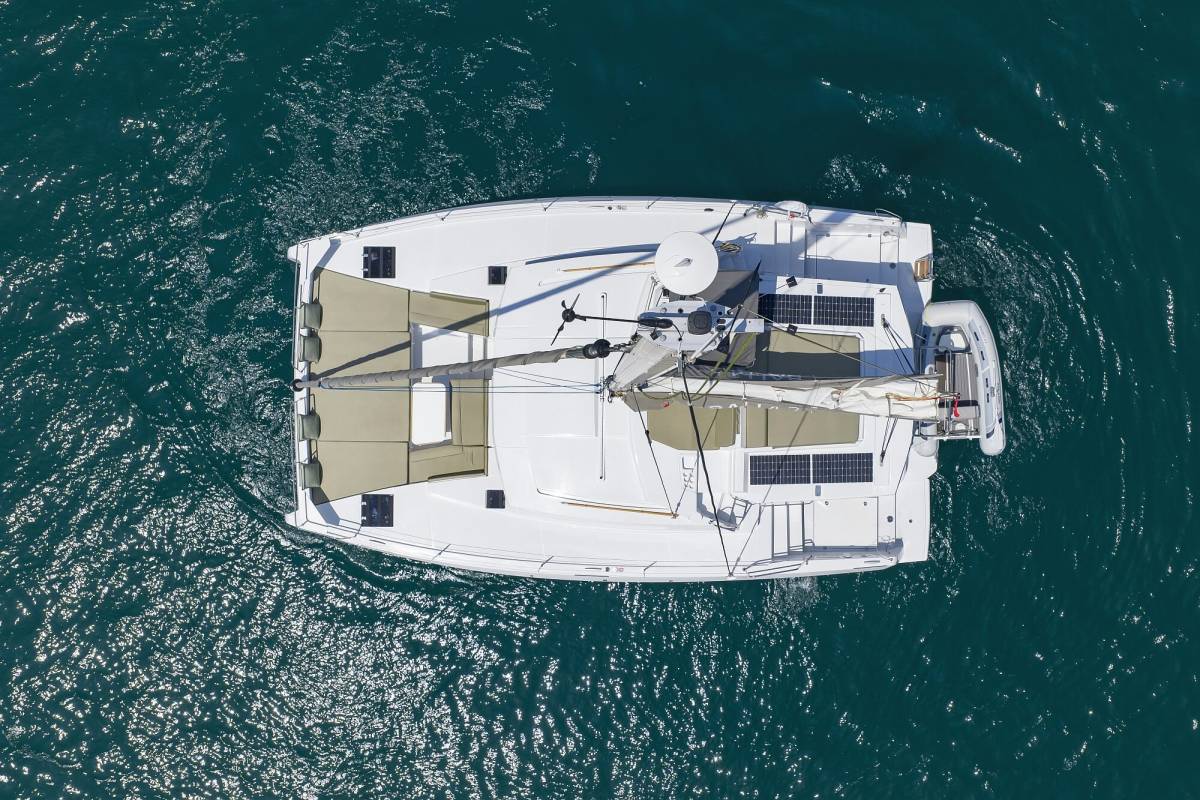Bali 4.2, Chèrie | Yacht Charter Croatia