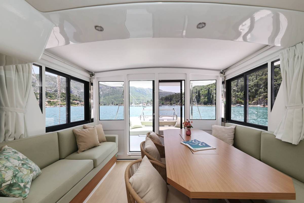 Bali 4.2, Chèrie | Yacht Charter Croatia