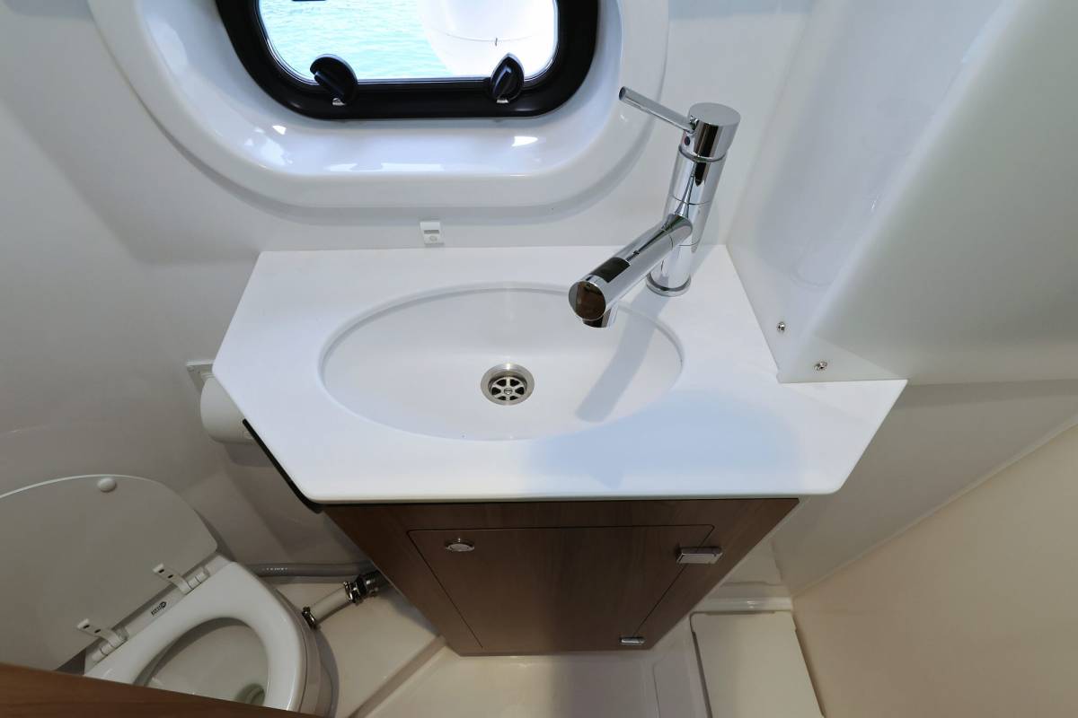Bali 4.2, Chèrie | Yacht Charter Croatia