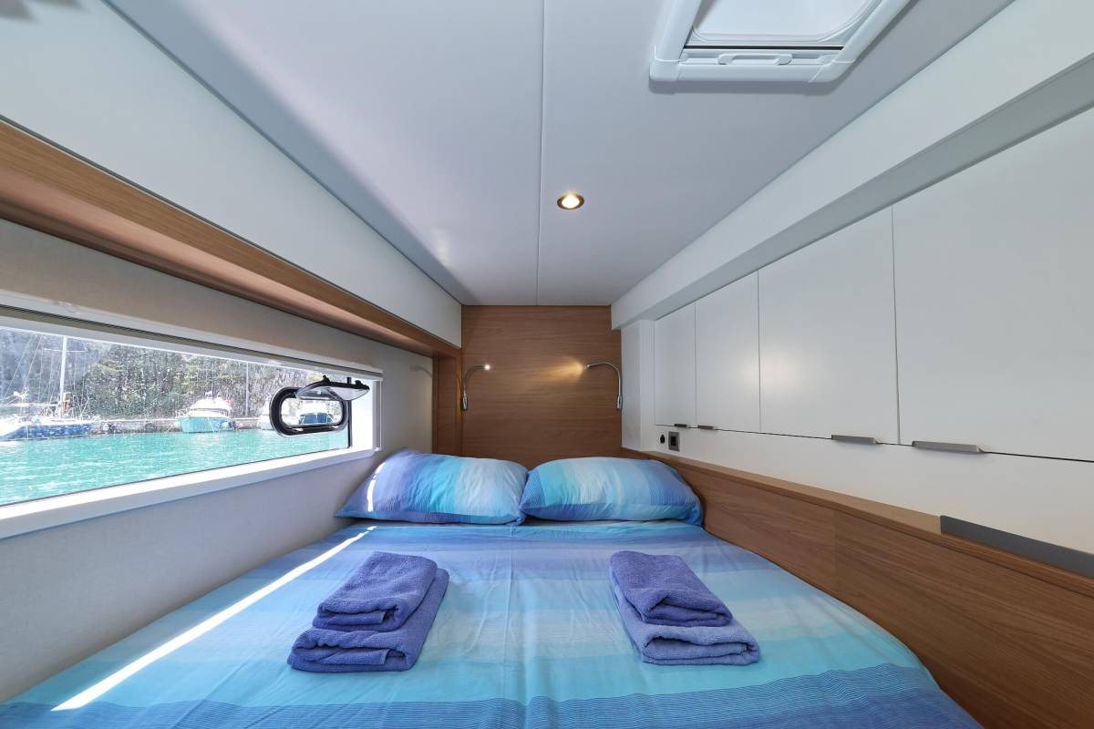 Bali 4.2, Chèrie | Yacht Charter Croatia
