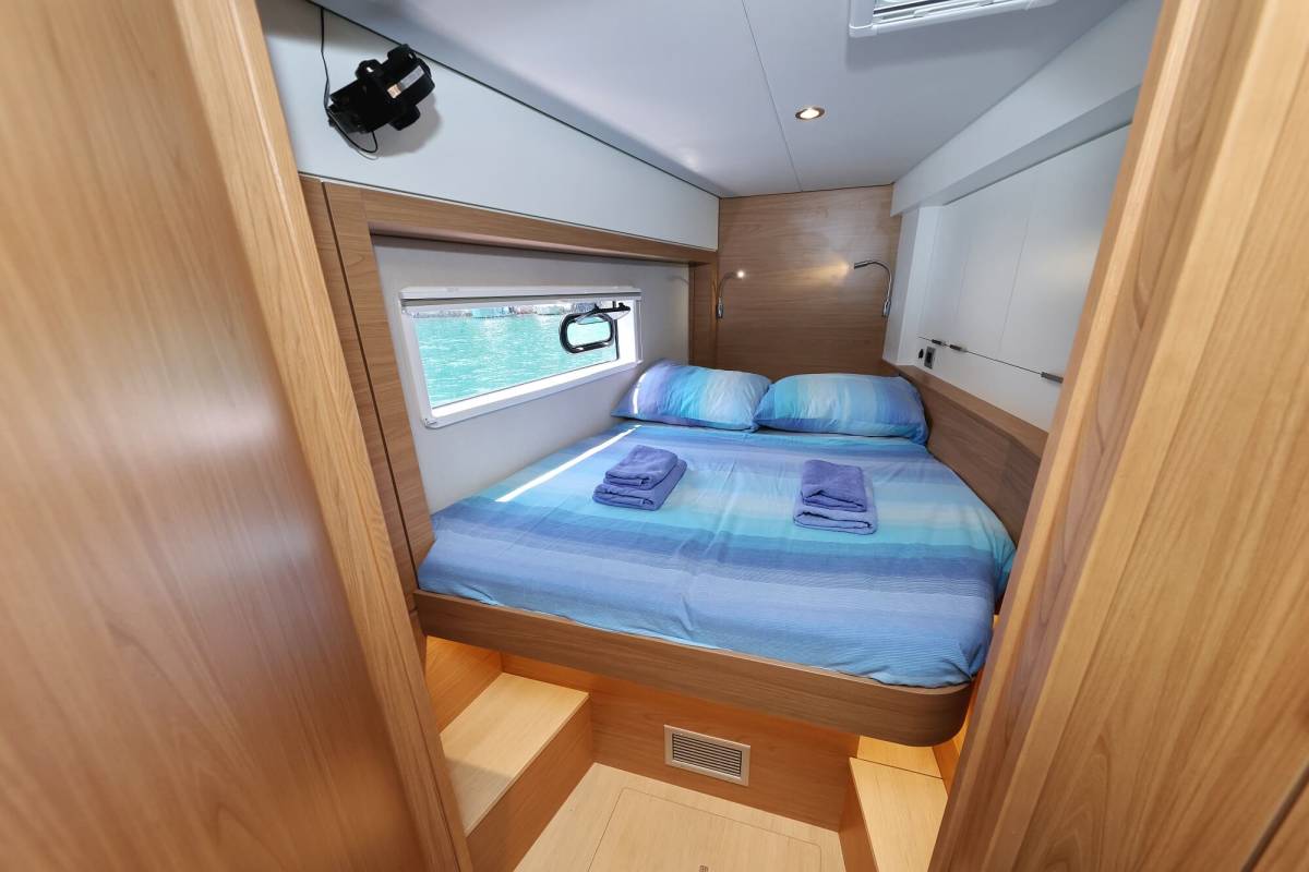 Bali 4.2, Chèrie | Yacht Charter Croatia