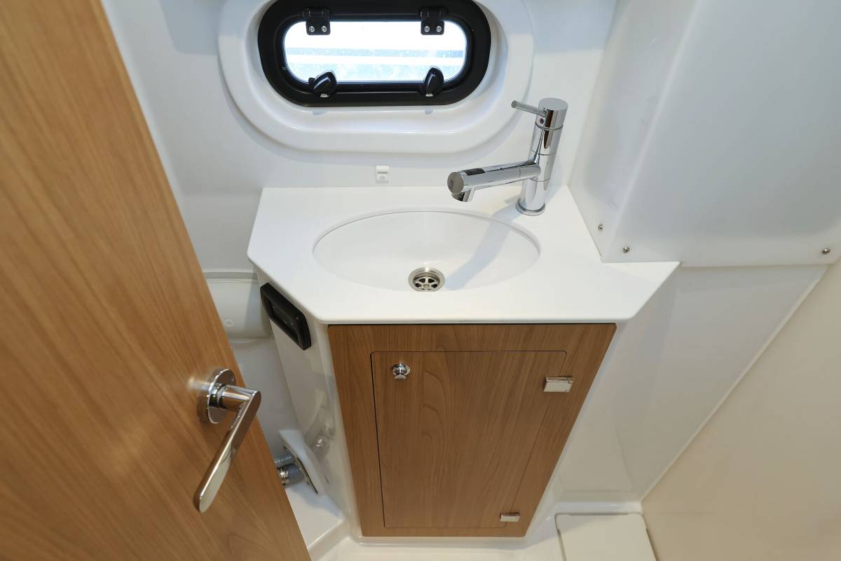 Bali 4.2, Chèrie | Yacht Charter Croatia