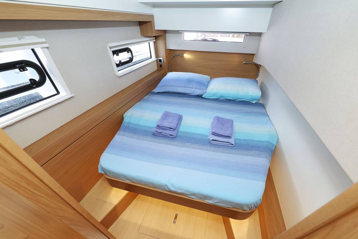 Bali 4.2, Chèrie | Yacht Charter Croatia