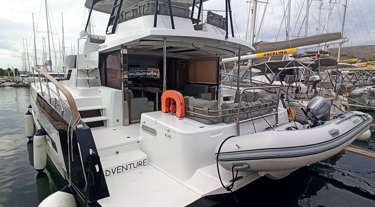 Bali 4.3 MY, Adventure | Noleggio di Yacht Croazia