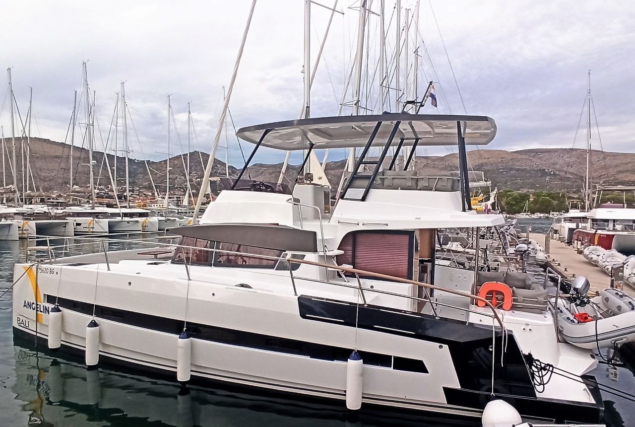 Bali 4.3 MY, Adventure | Noleggio di Yacht Croazia