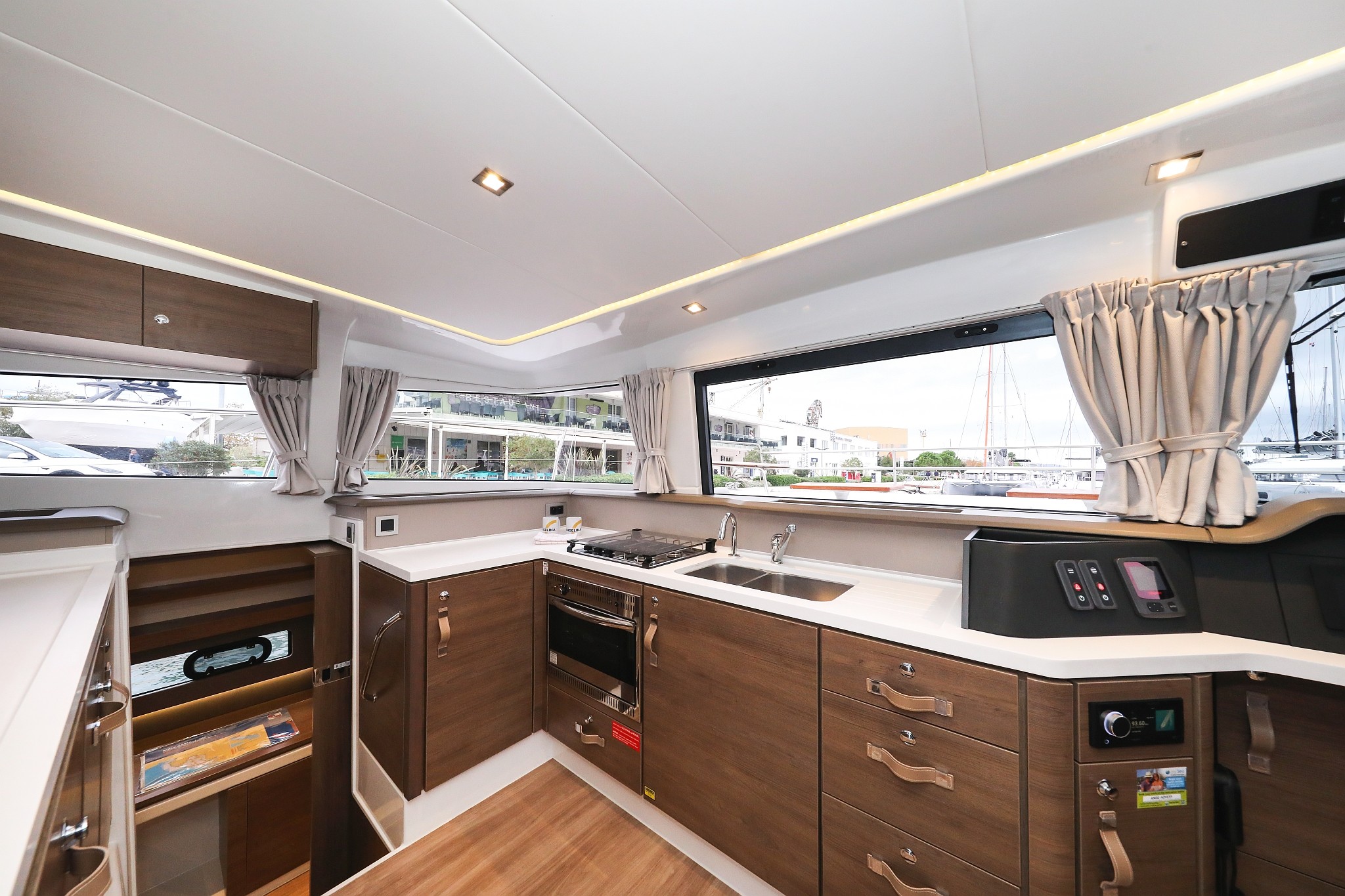 Bali 4.3 MY, Adventure | Noleggio di Yacht Croazia