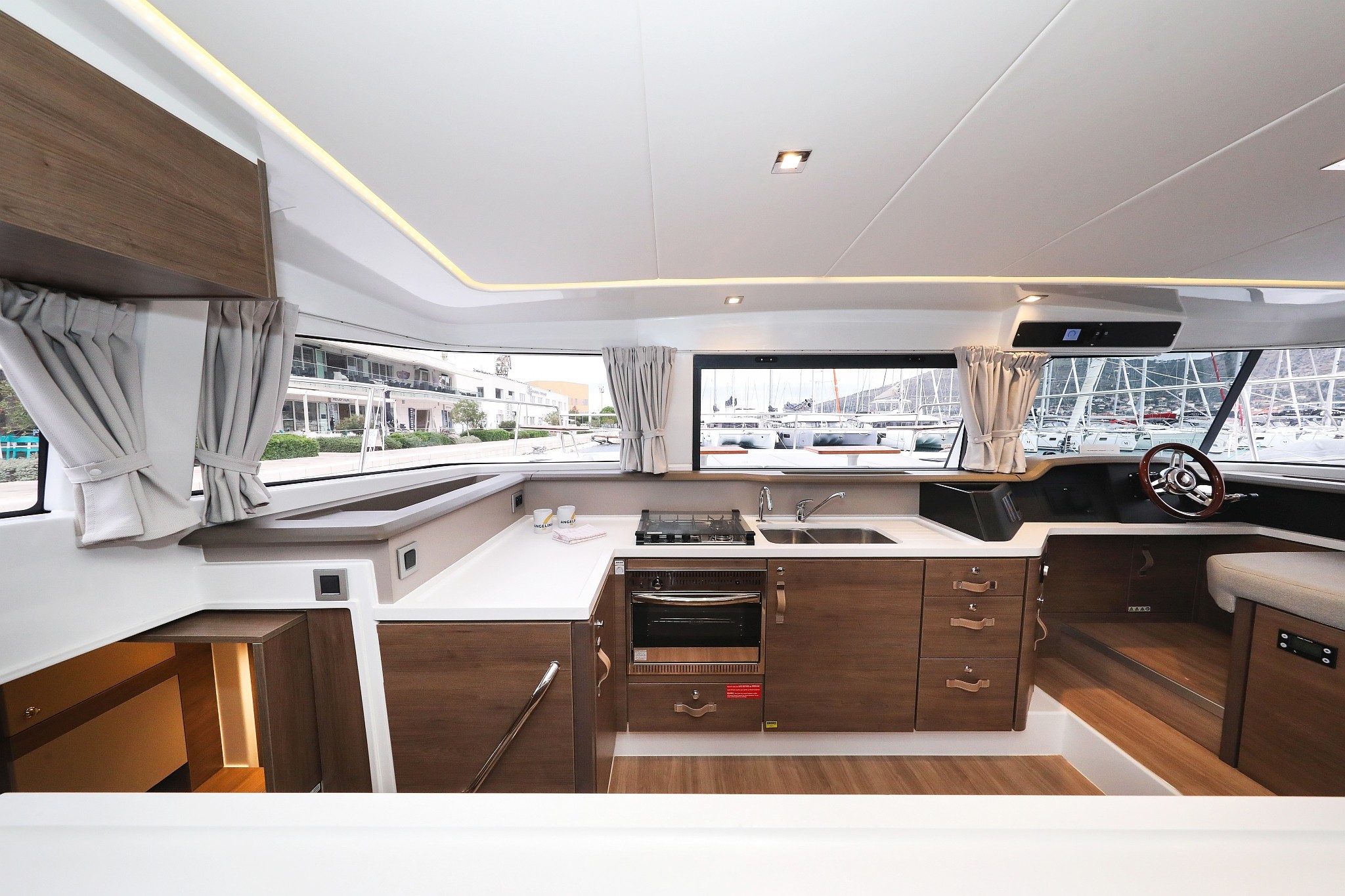 Bali 4.3 MY, Adventure | Noleggio di Yacht Croazia