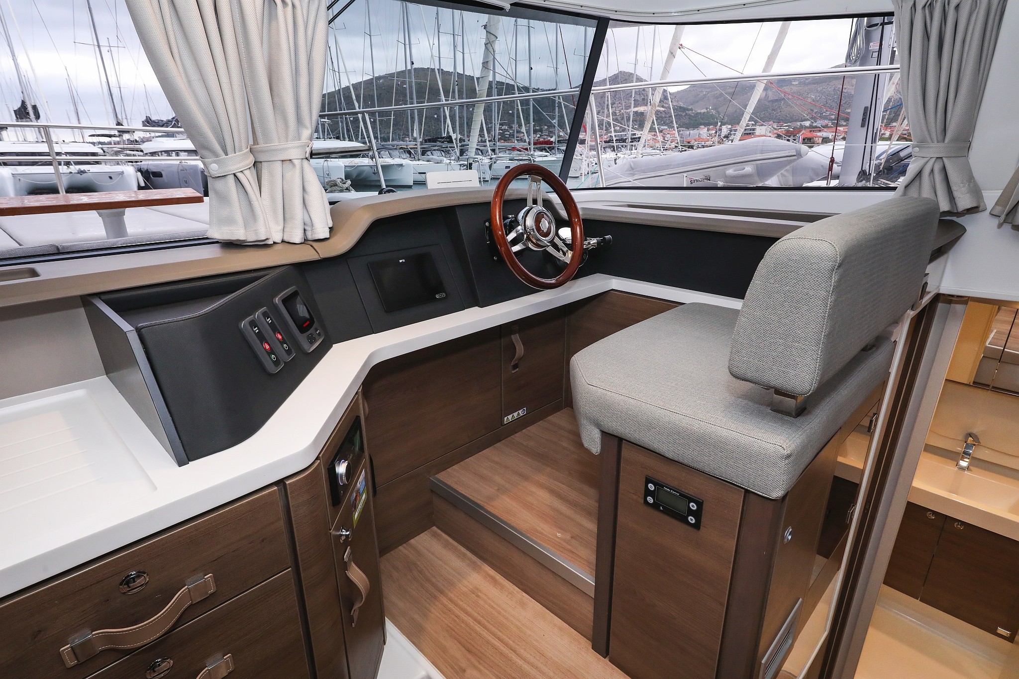 Bali 4.3 MY, Adventure | Noleggio di Yacht Croazia