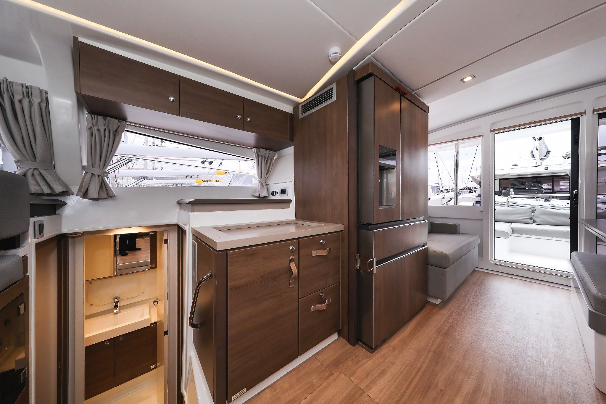 Bali 4.3 MY, Adventure | Noleggio di Yacht Croazia