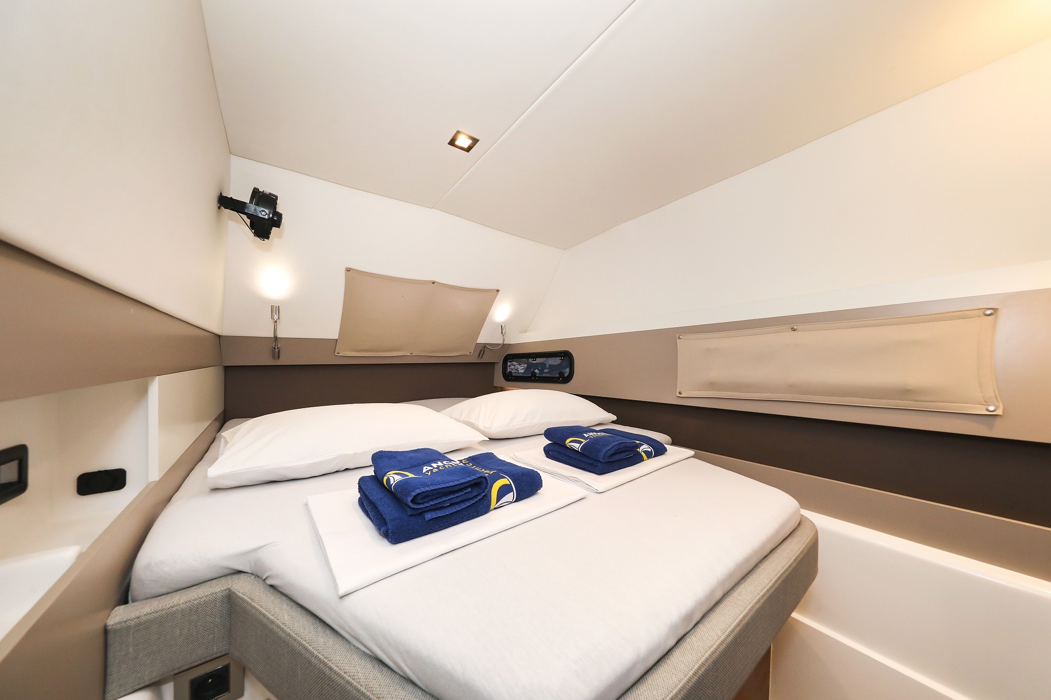 Bali 4.3 MY, Adventure | Noleggio di Yacht Croazia