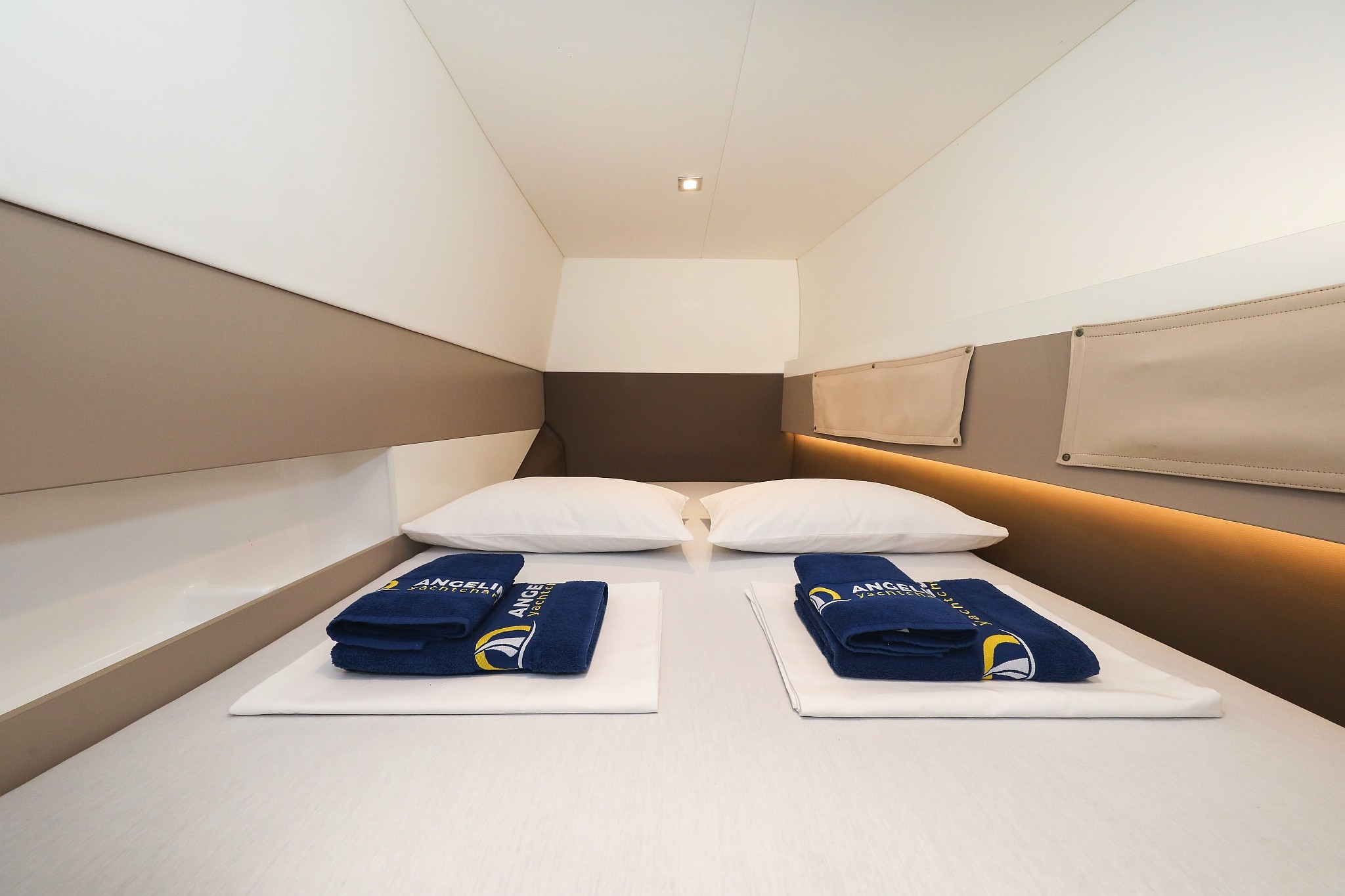 Bali 4.3 MY, Adventure | Noleggio di Yacht Croazia