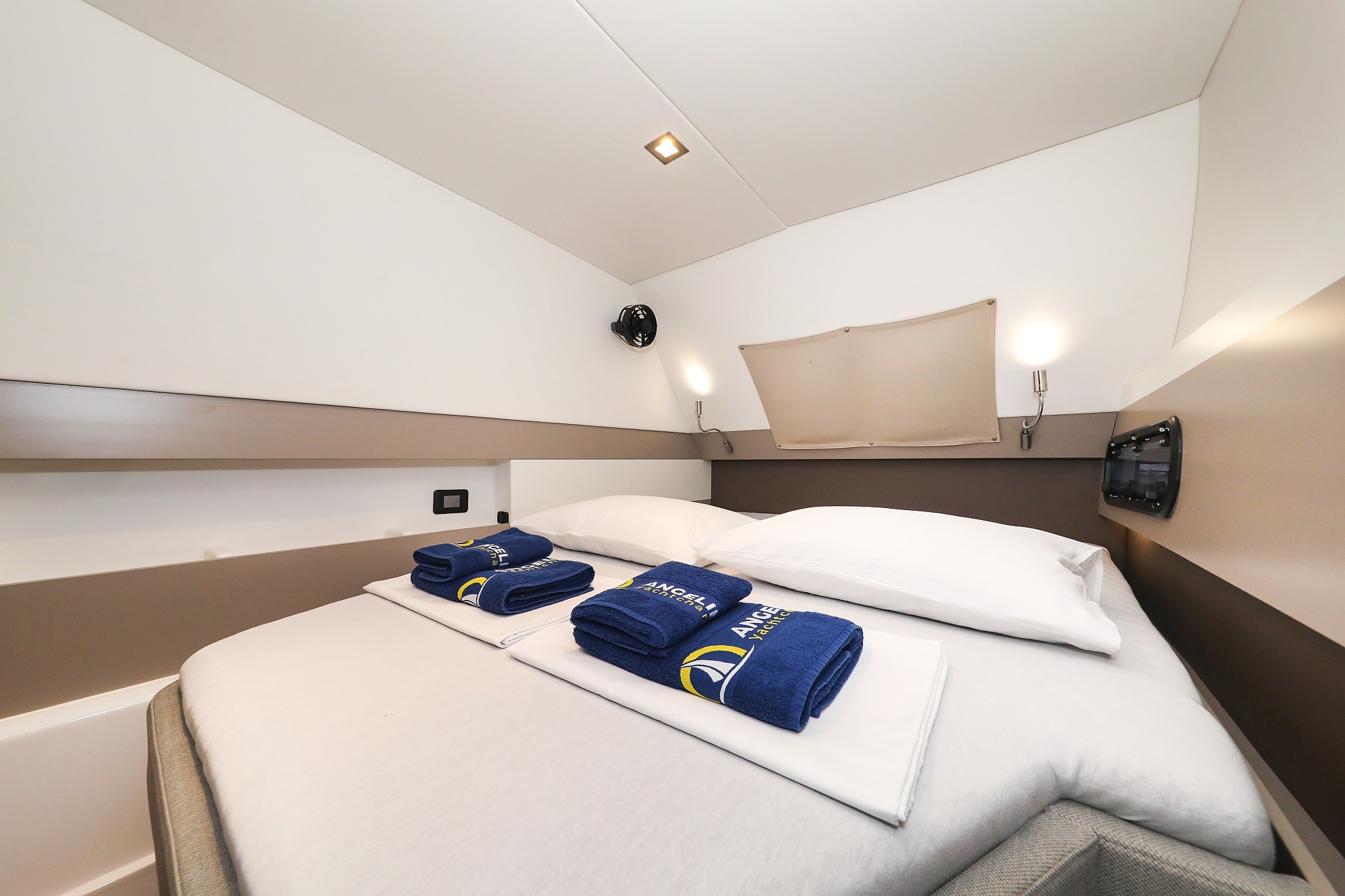 Bali 4.3 MY, Adventure | Noleggio di Yacht Croazia