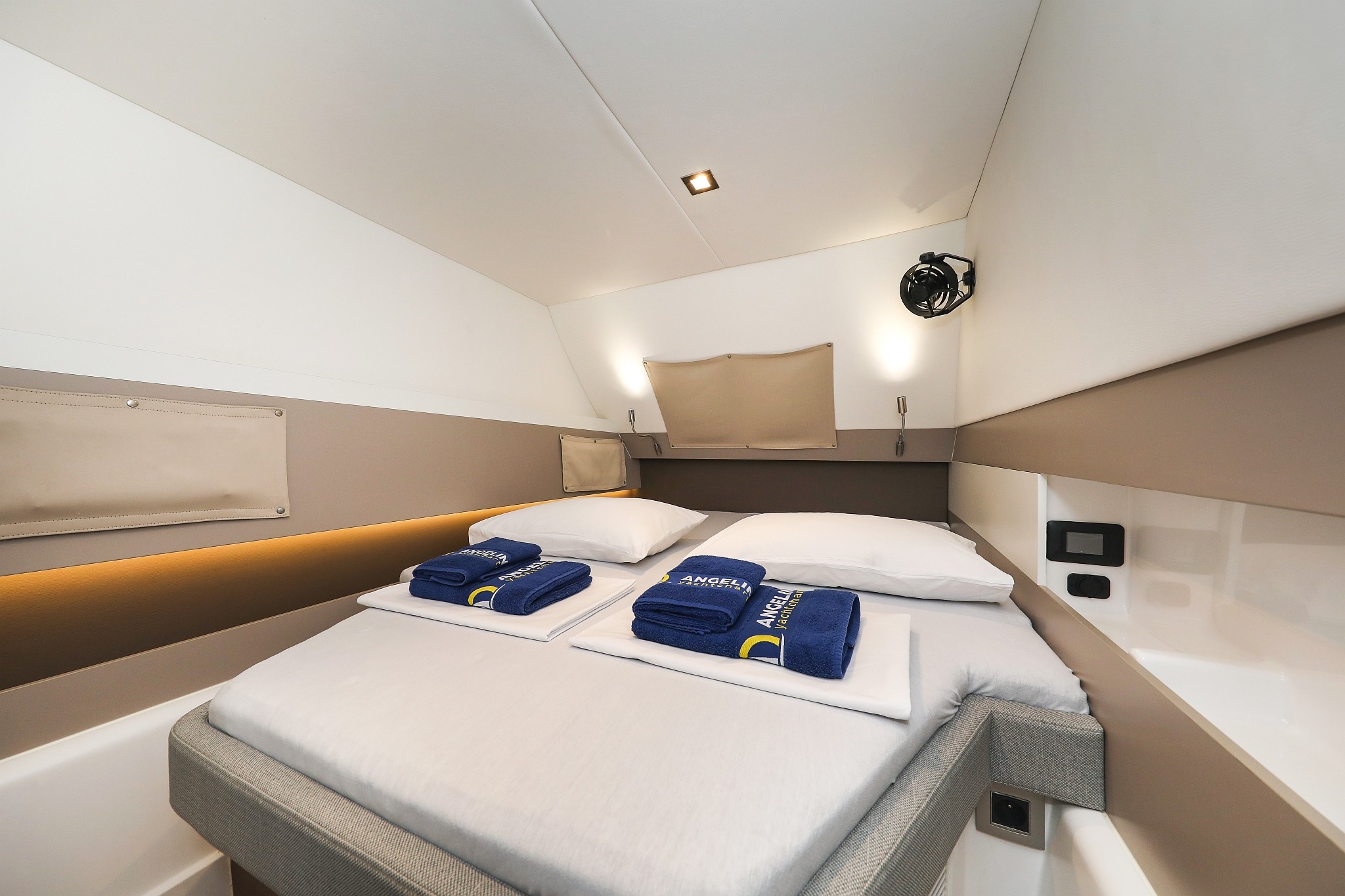 Bali 4.3 MY, Adventure | Noleggio di Yacht Croazia