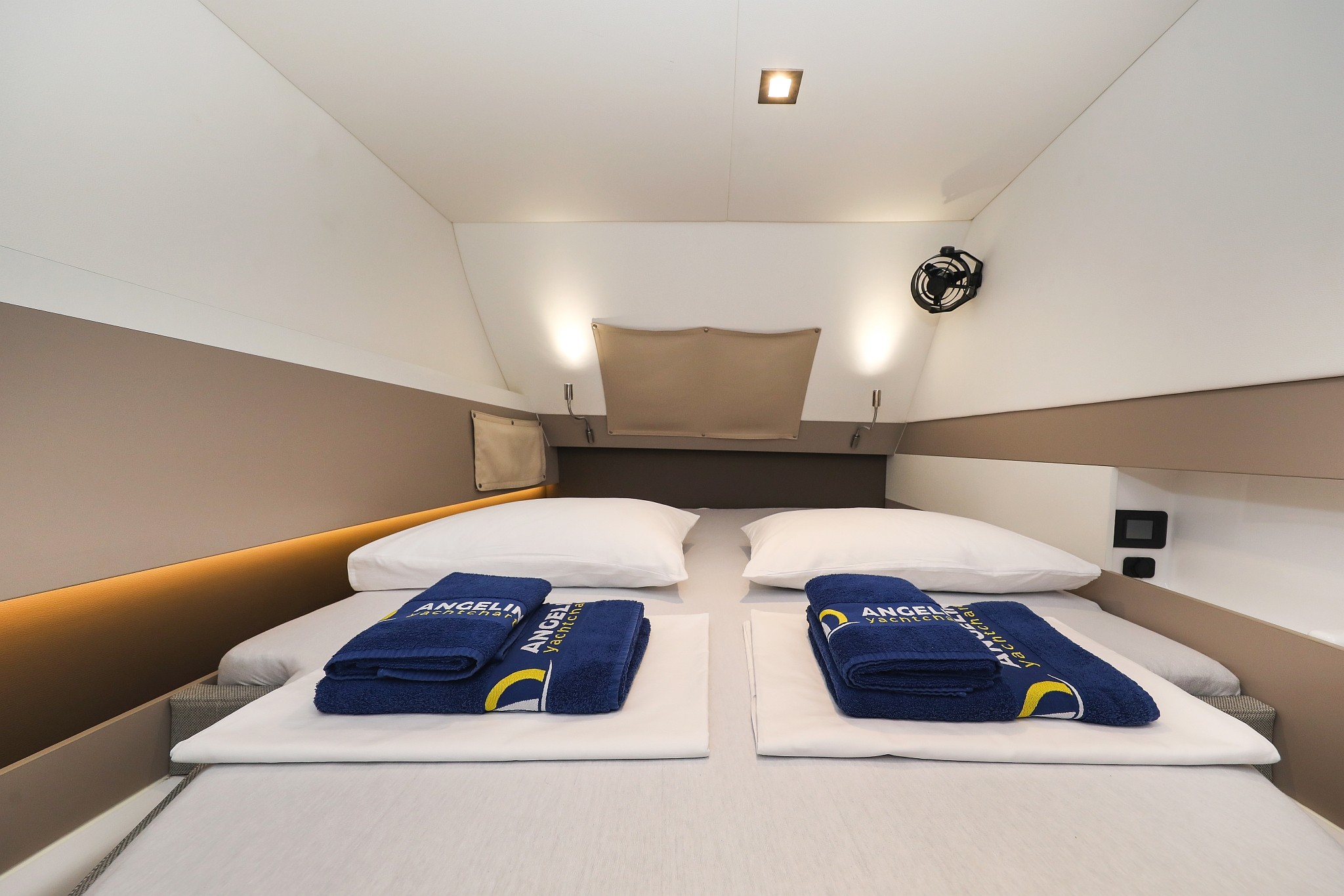 Bali 4.3 MY, Adventure | Noleggio di Yacht Croazia