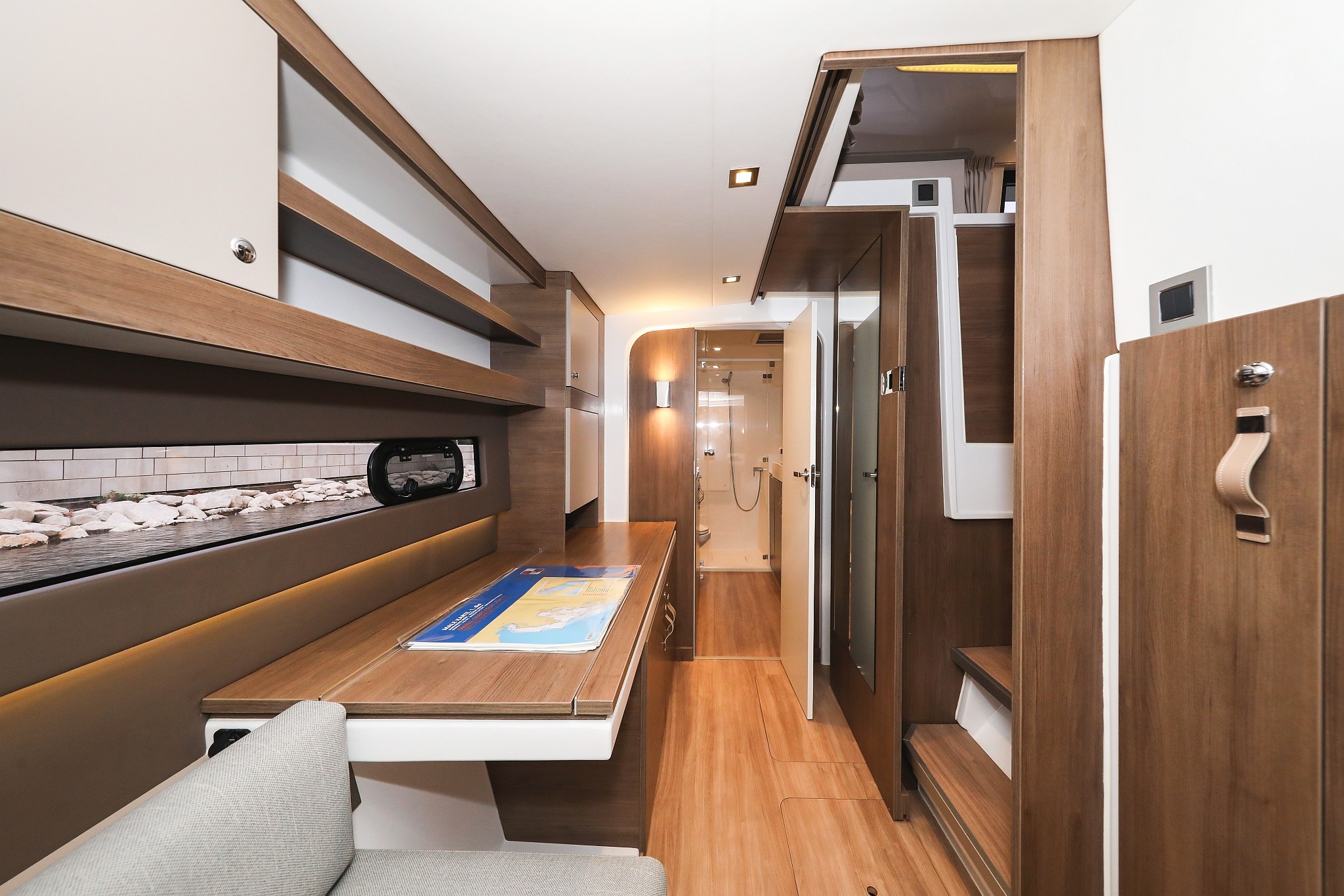 Bali 4.3 MY, Adventure | Noleggio di Yacht Croazia