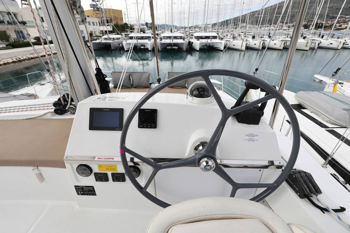 Bali 4.3, Tisia | Noleggio di Yacht Croazia