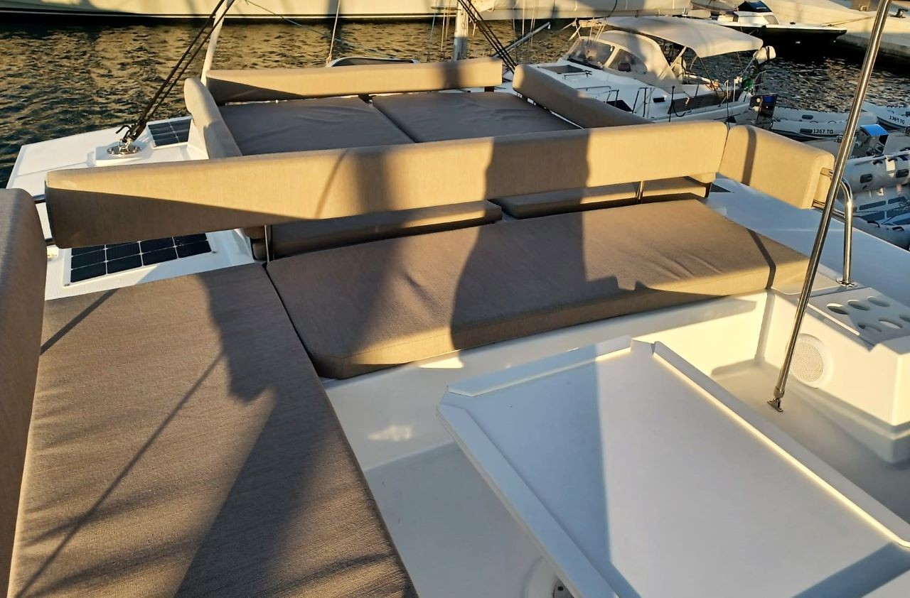 Bali 4.4, James Webb | Yacht Charter Croatia