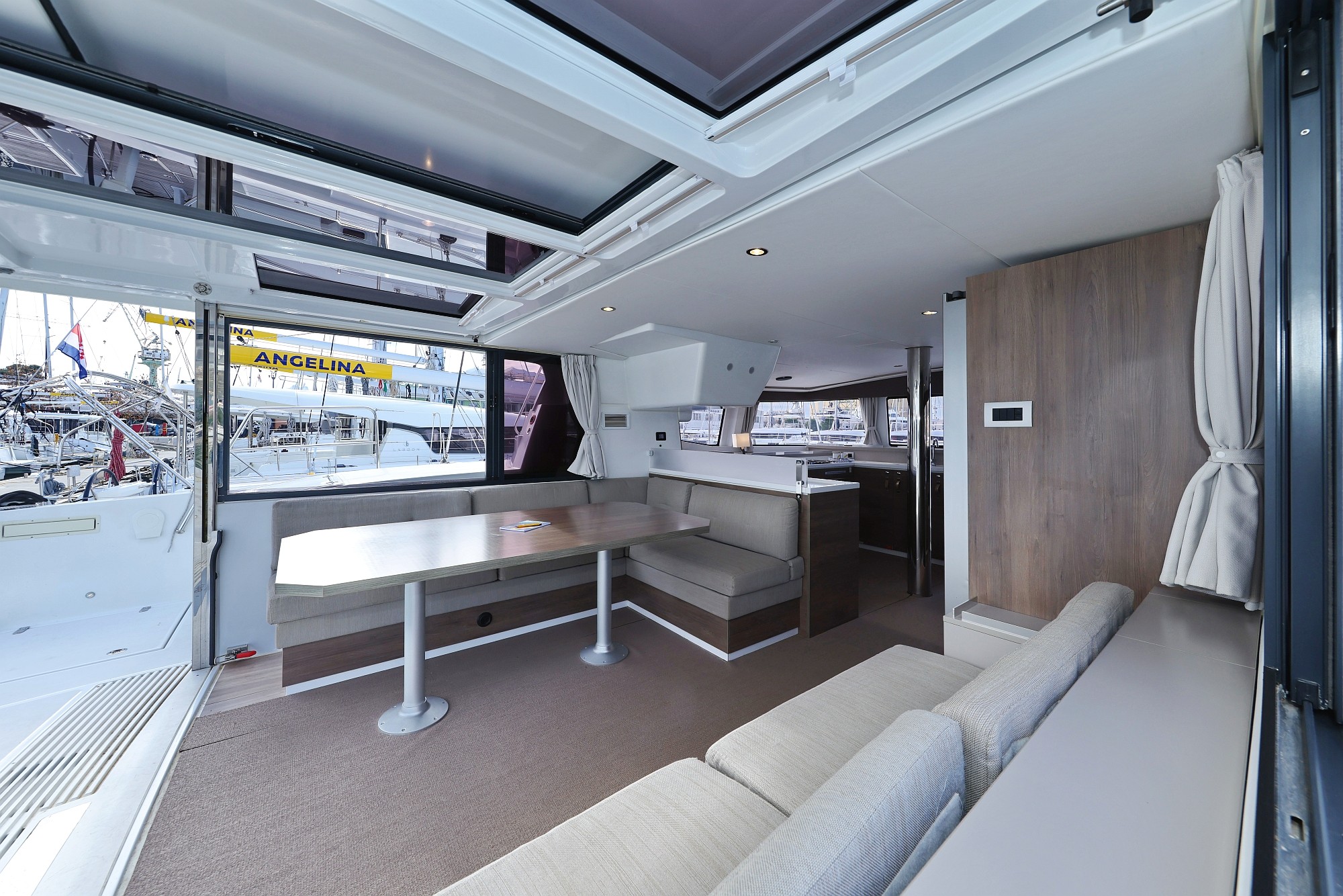 Bali 4.4, James Webb | Yacht Charter Croatia