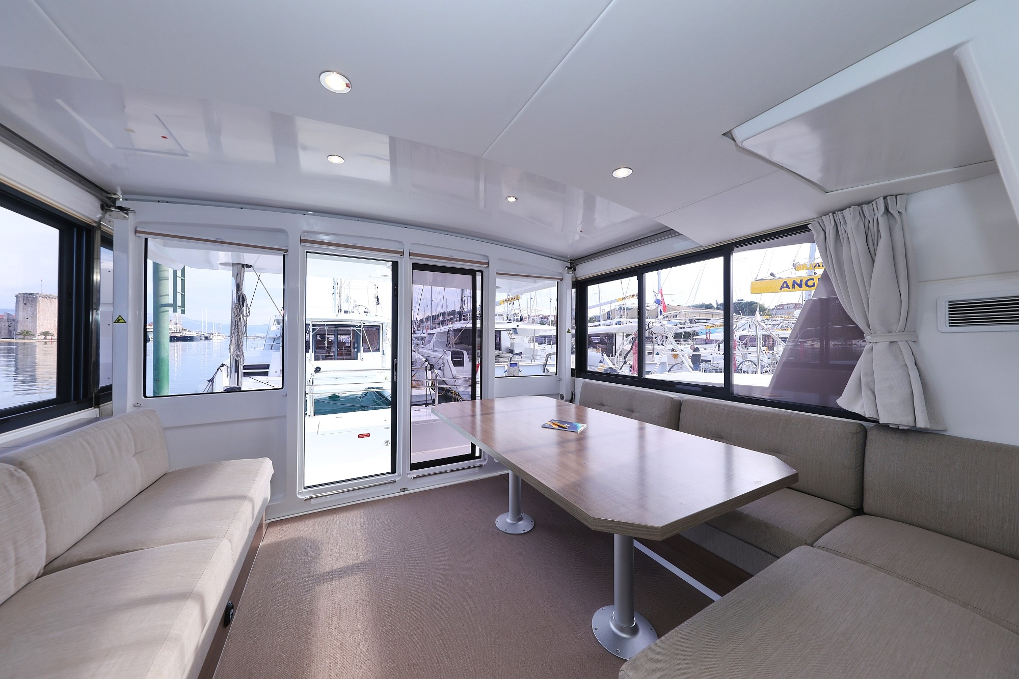 Bali 4.4, James Webb | Yacht Charter Croatia