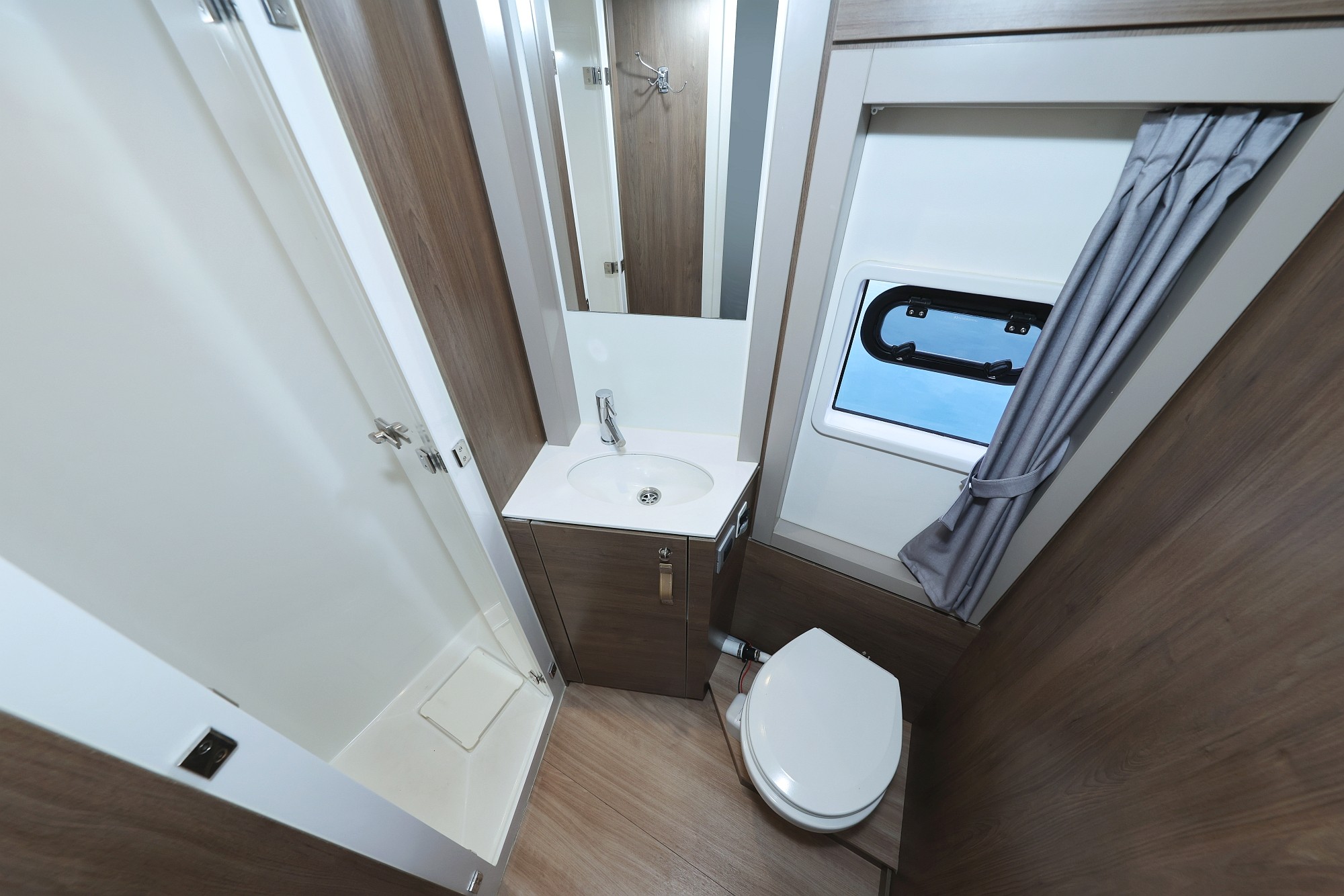 Bali 4.4, James Webb | Yacht Charter Croatia