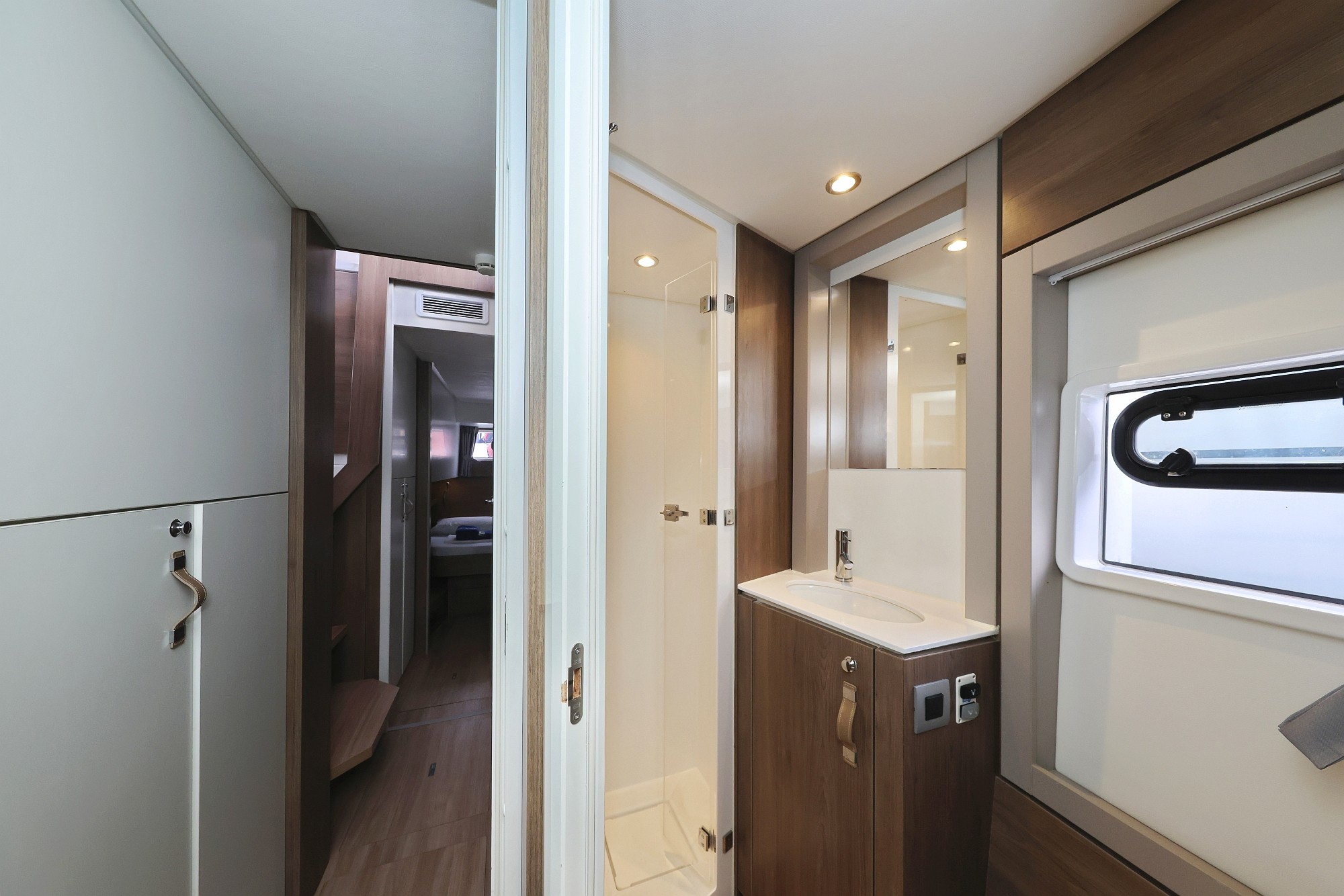 Bali 4.4, James Webb | Yacht Charter Croatia