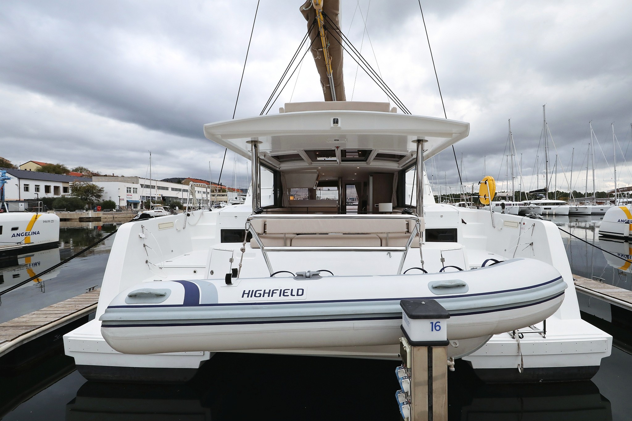 Bali 4.4, Apollo | Yacht Charter Croatia