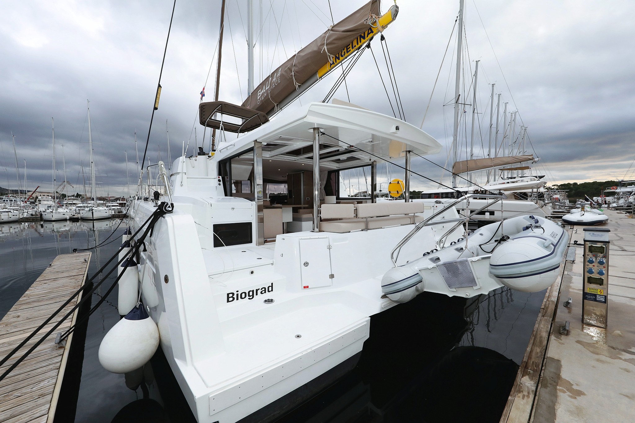 Bali 4.4, Apollo | Yacht Charter Croatia
