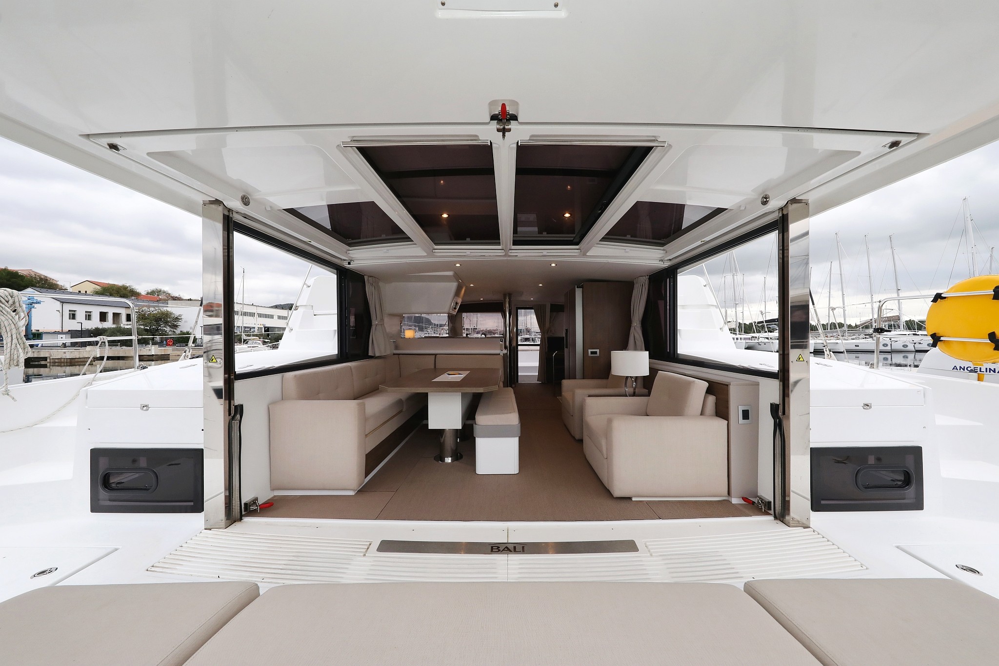 Bali 4.4, Apollo | Yacht Charter Croatia