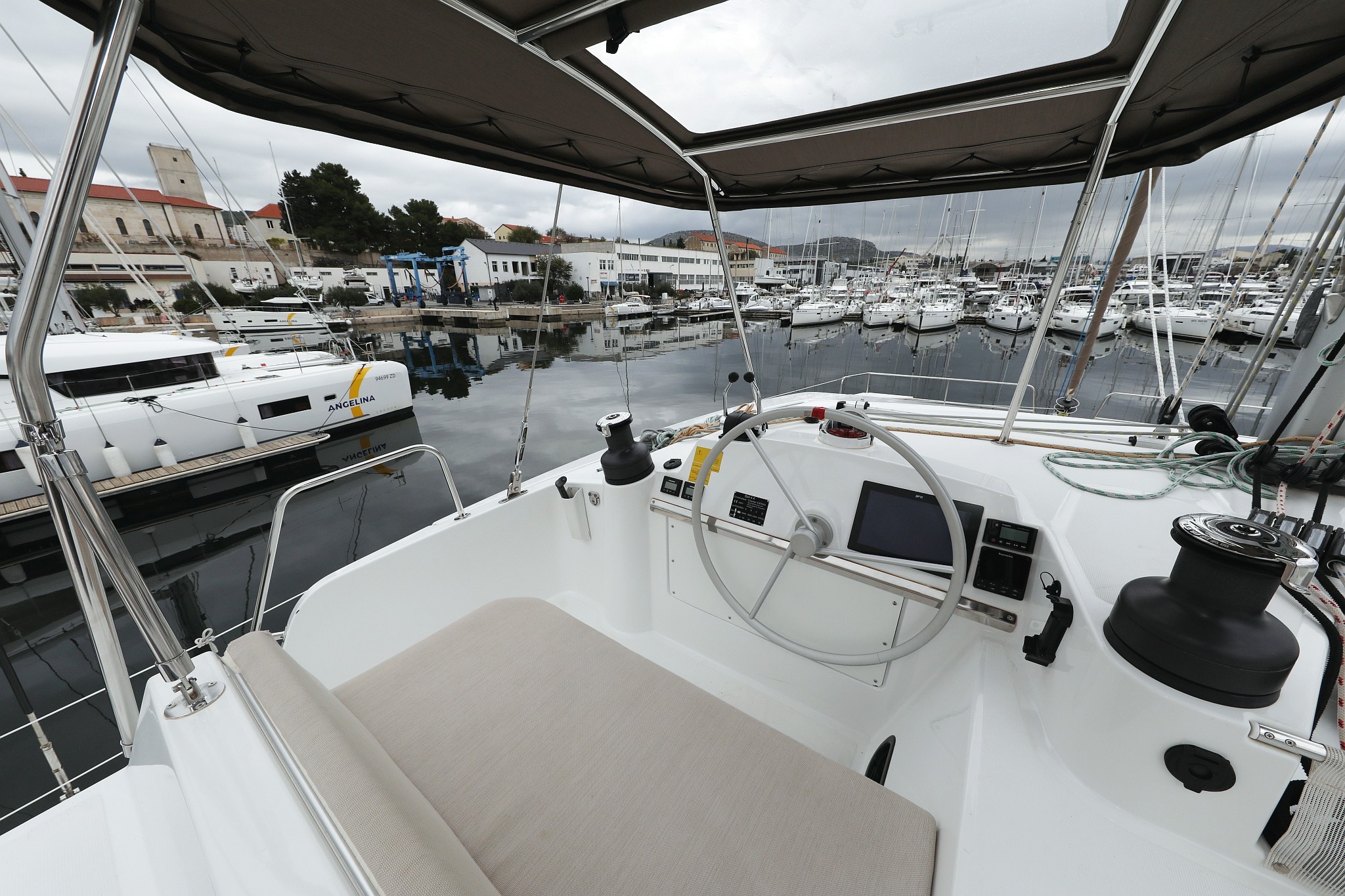 Bali 4.4, Apollo | Yacht Charter Croatia