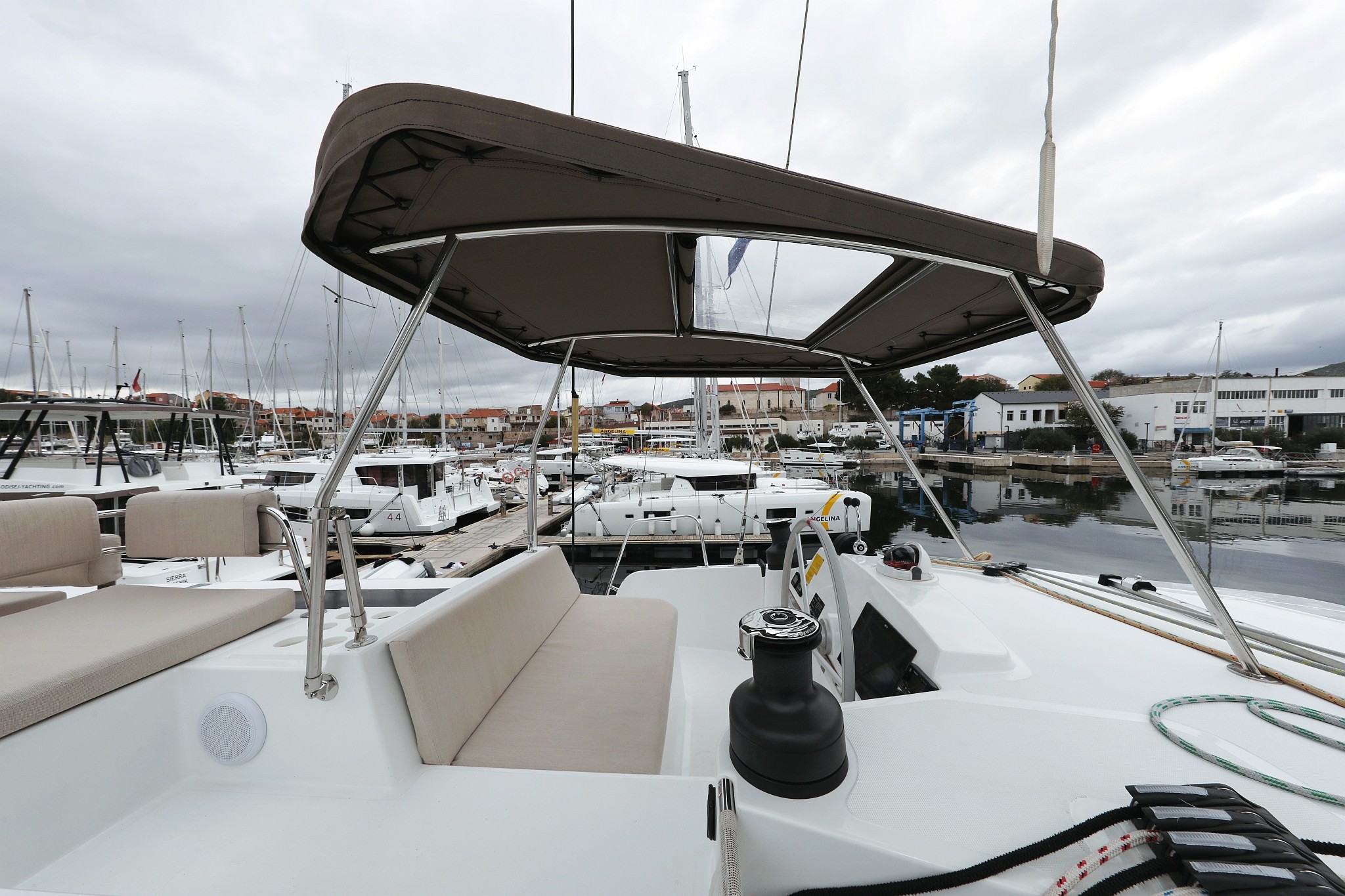 Bali 4.4, Apollo | Yacht Charter Croatia