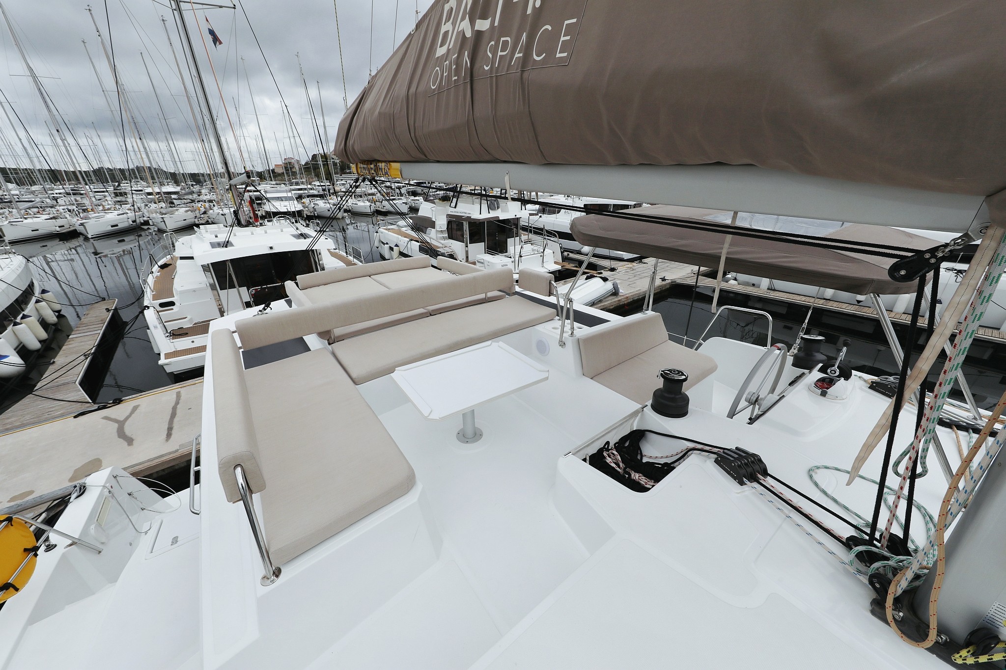 Bali 4.4, Apollo | Yacht Charter Croatia