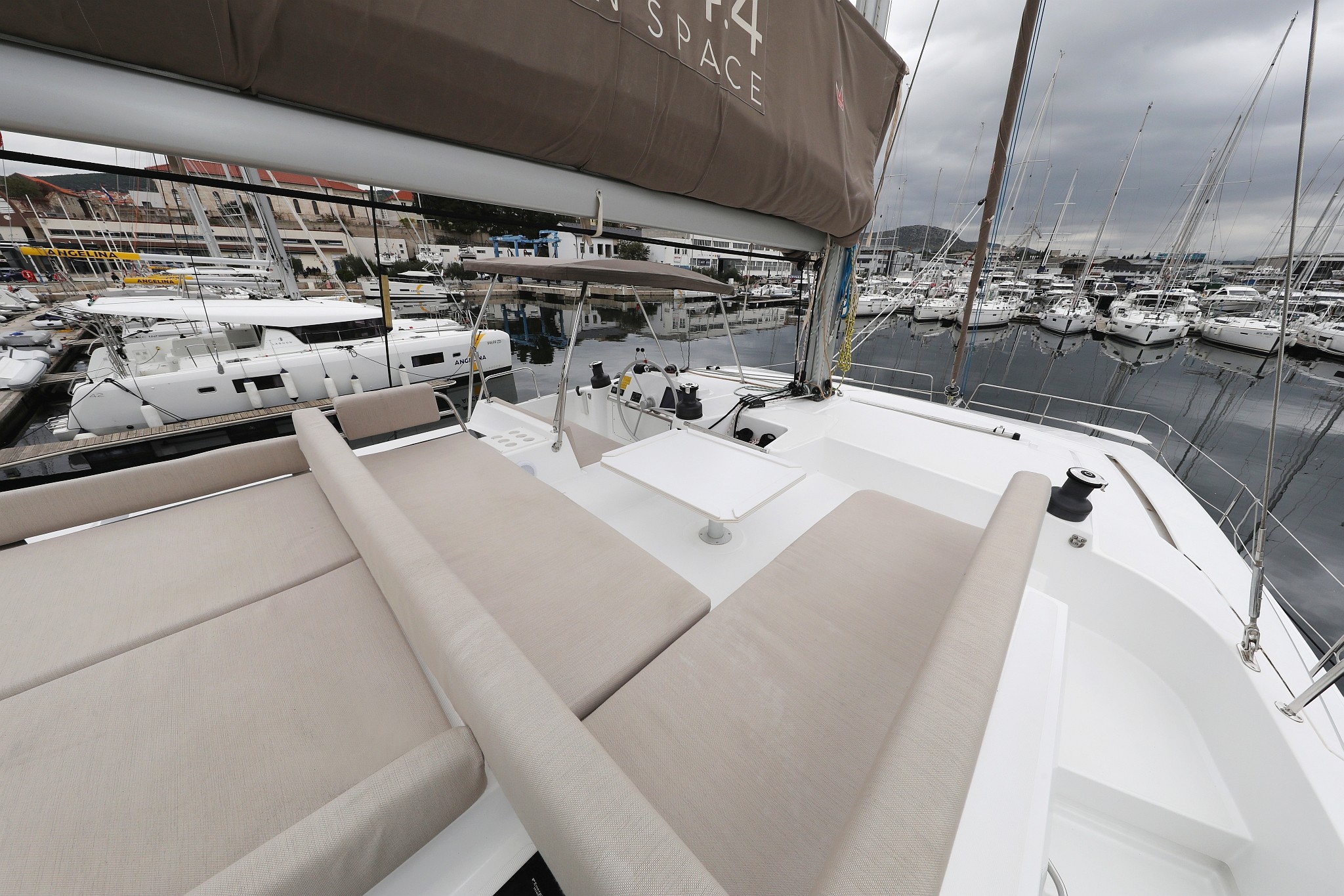 Bali 4.4, Apollo | Yacht Charter Croatia