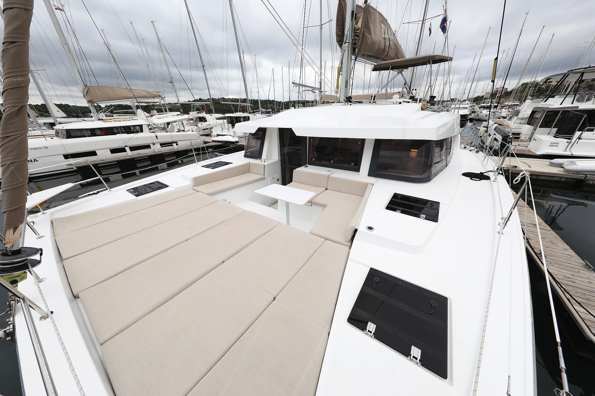 Bali 4.4, Apollo | Yacht Charter Croatia