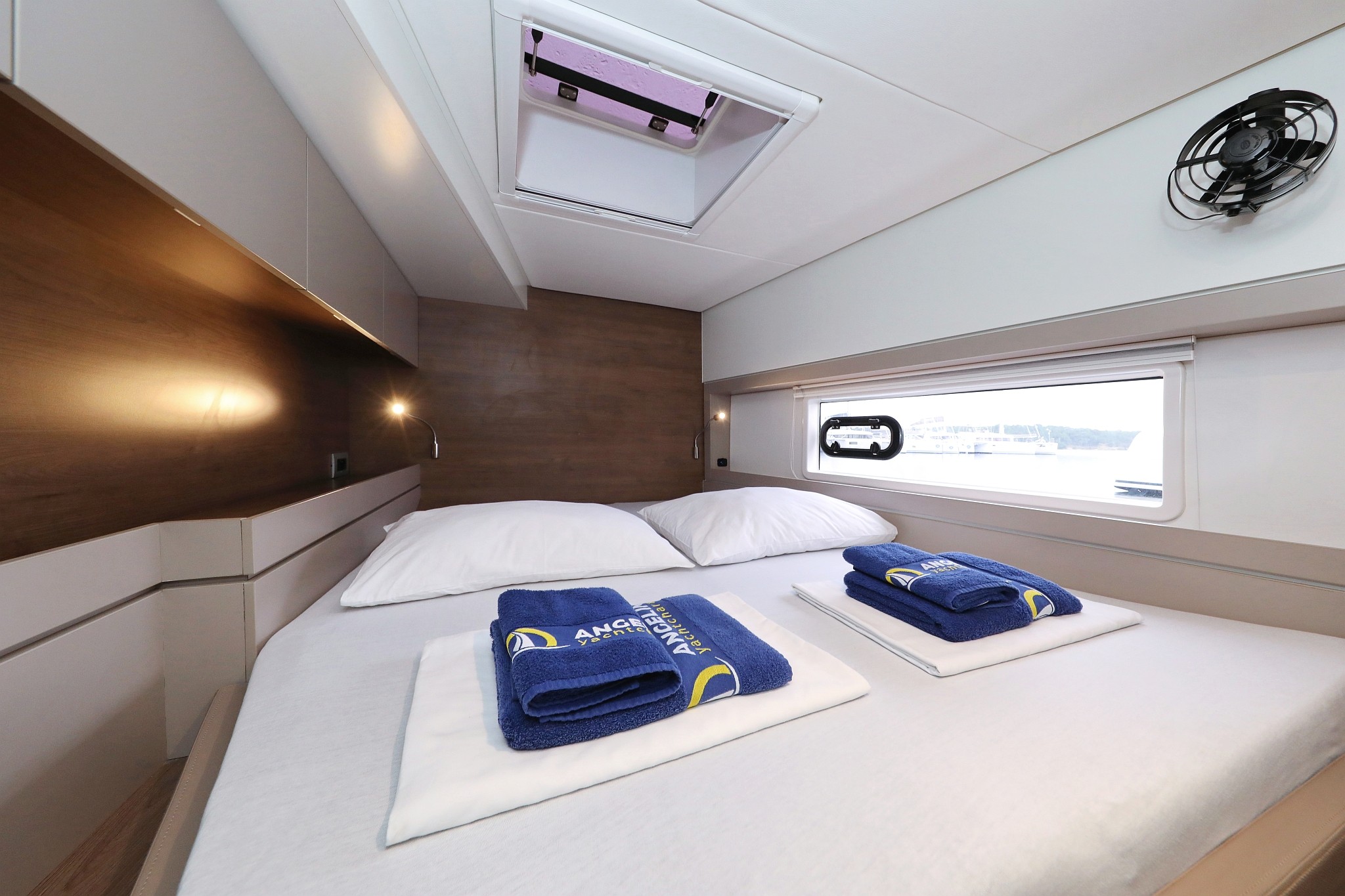 Bali 4.4, Apollo | Yacht Charter Croatia