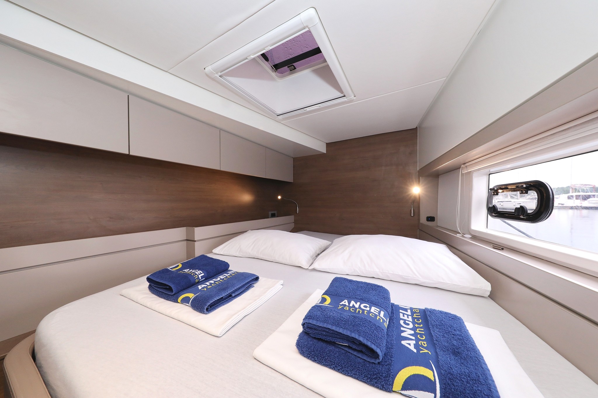 Bali 4.4, Apollo | Yacht Charter Croatia