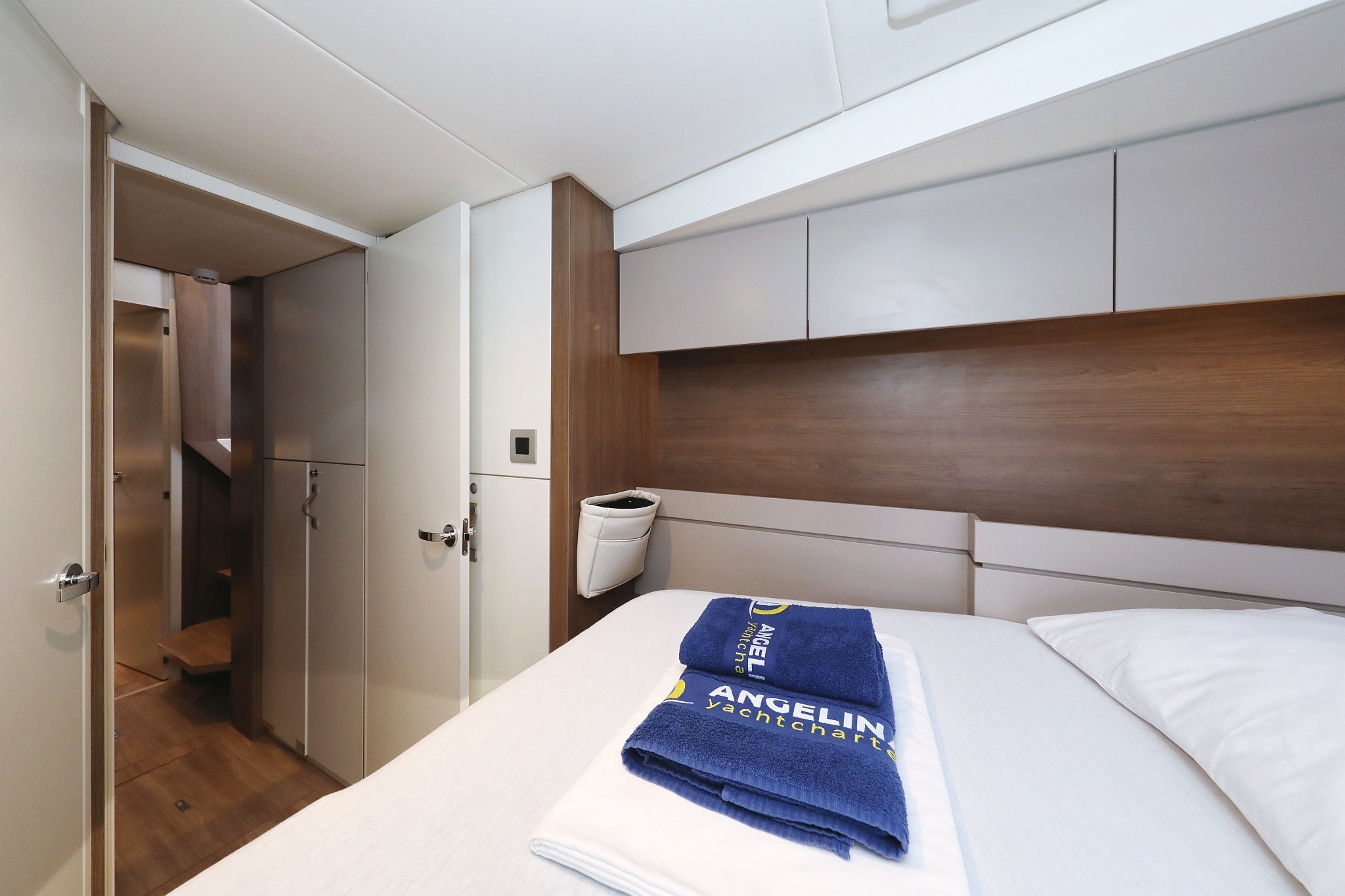 Bali 4.4, Apollo | Yacht Charter Croatia