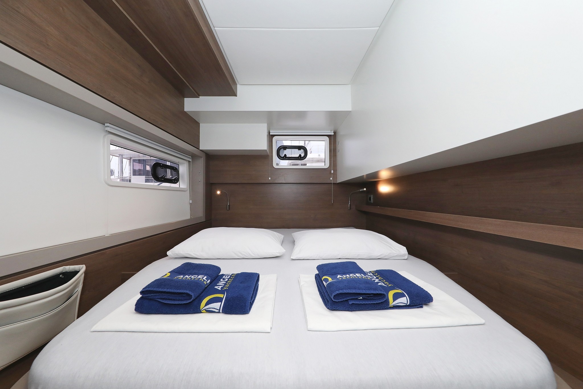 Bali 4.4, Apollo | Yacht Charter Croatia