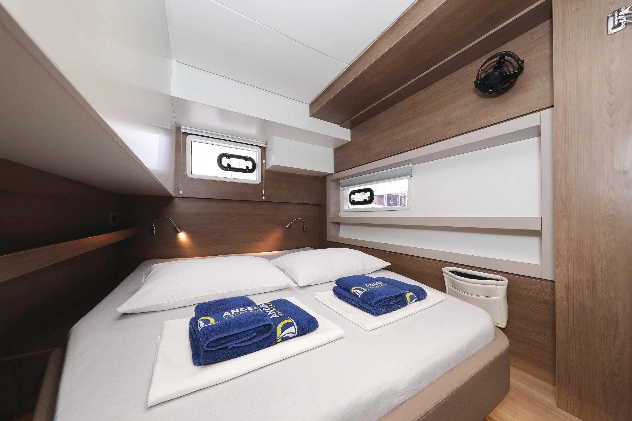 Bali 4.4, Apollo | Yacht Charter Croatia