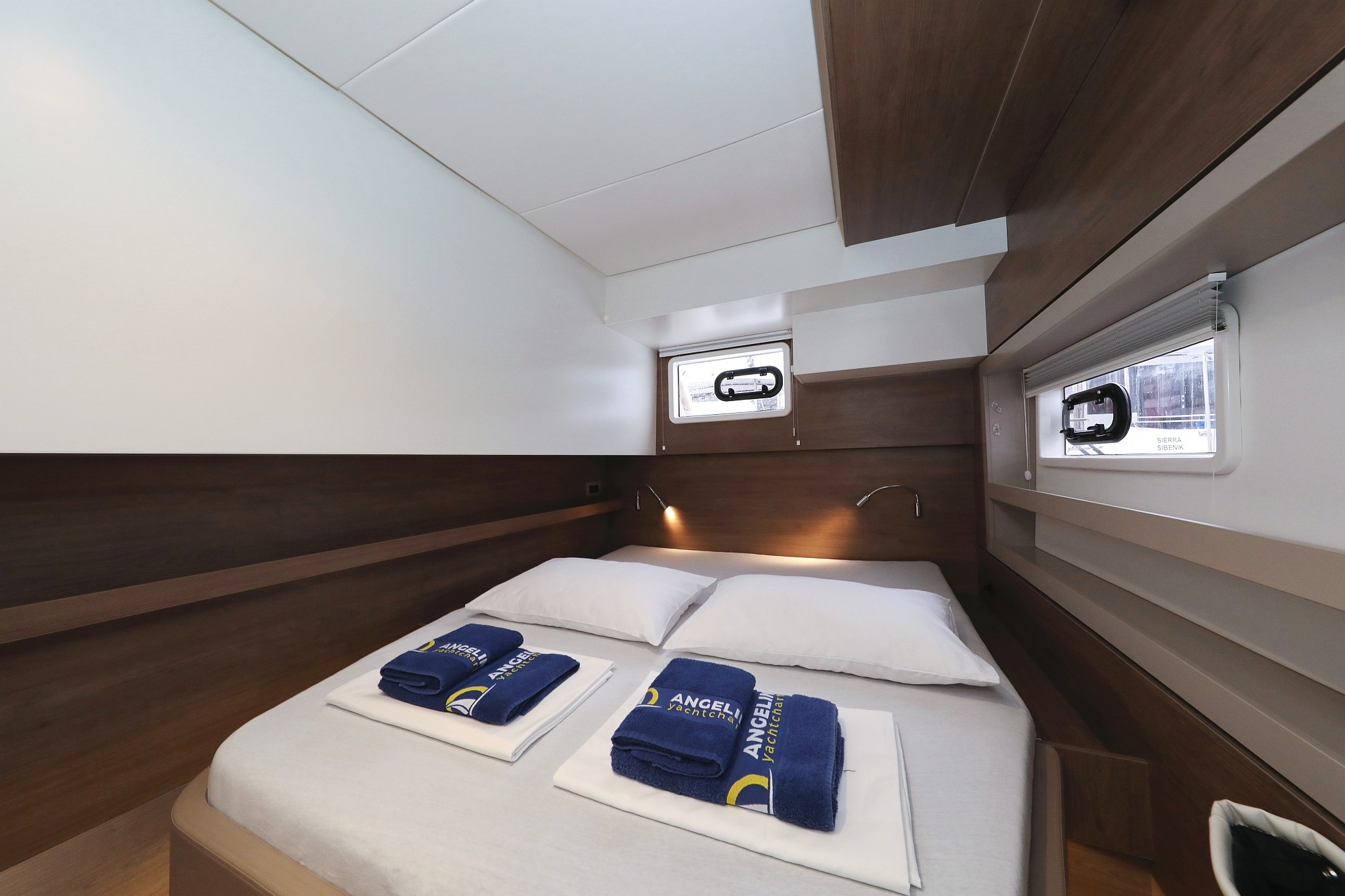 Bali 4.4, Apollo | Yacht Charter Croatia