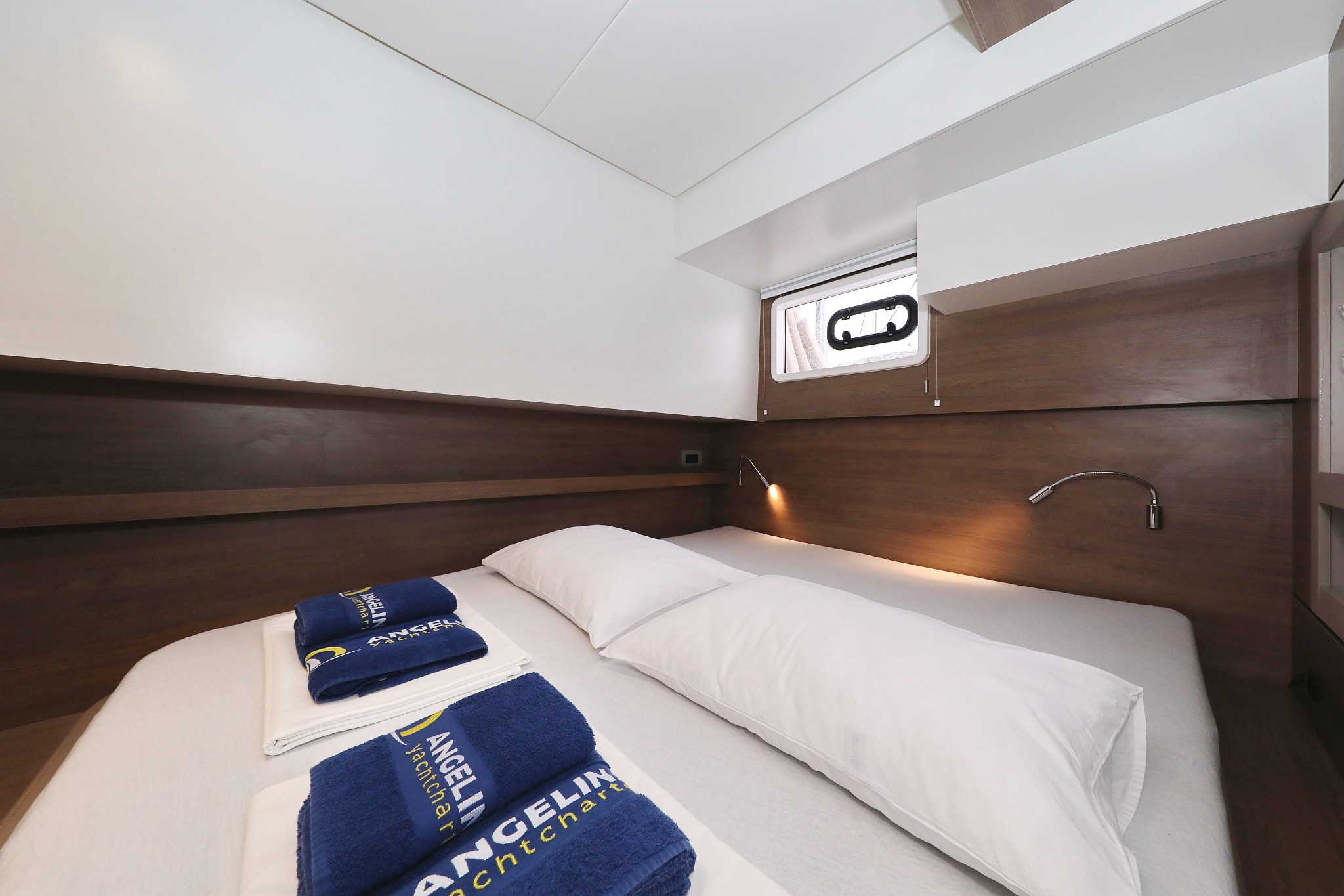 Bali 4.4, Apollo | Yacht Charter Croatia
