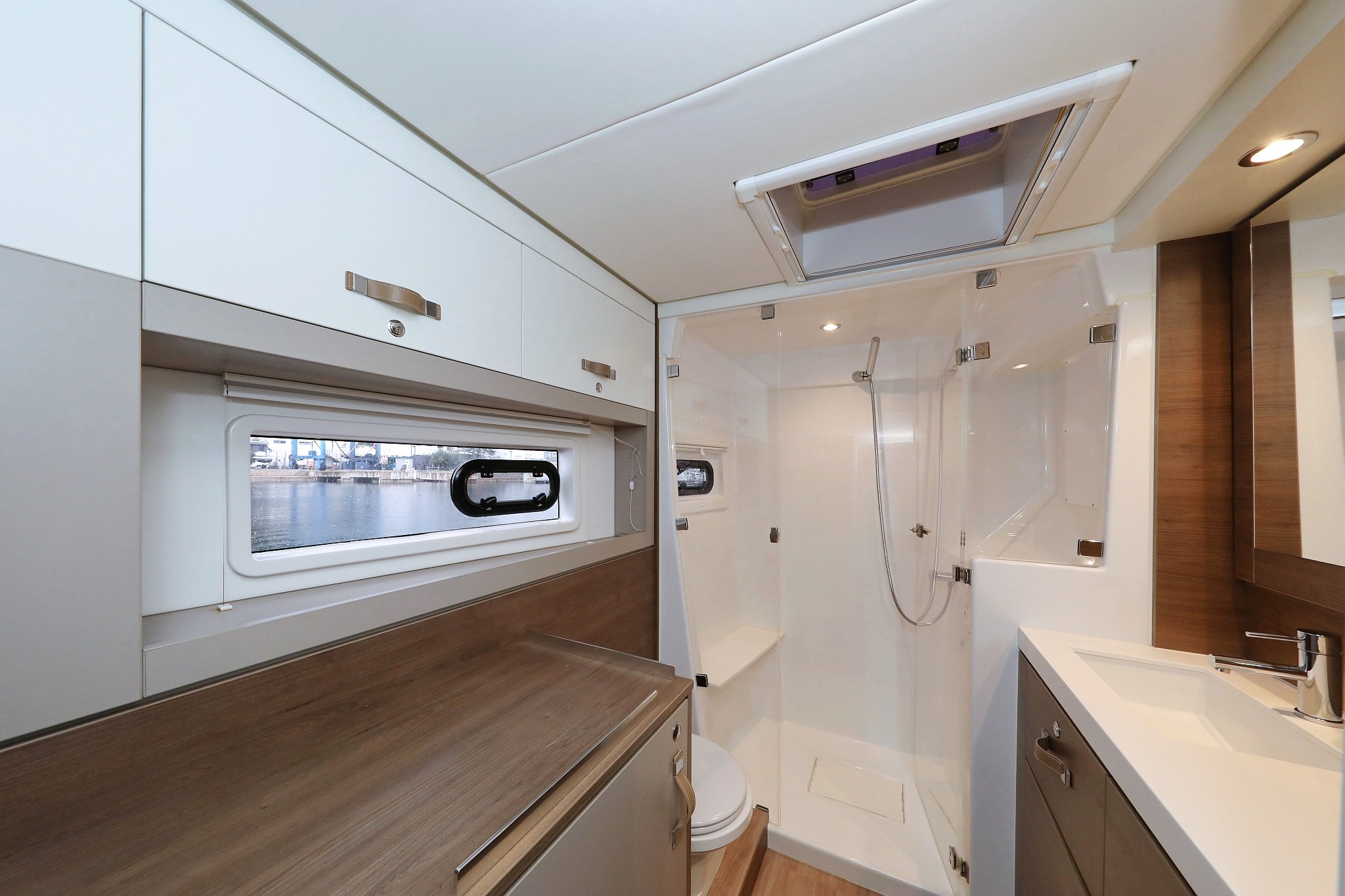Bali 4.4, Apollo | Yacht Charter Croatia