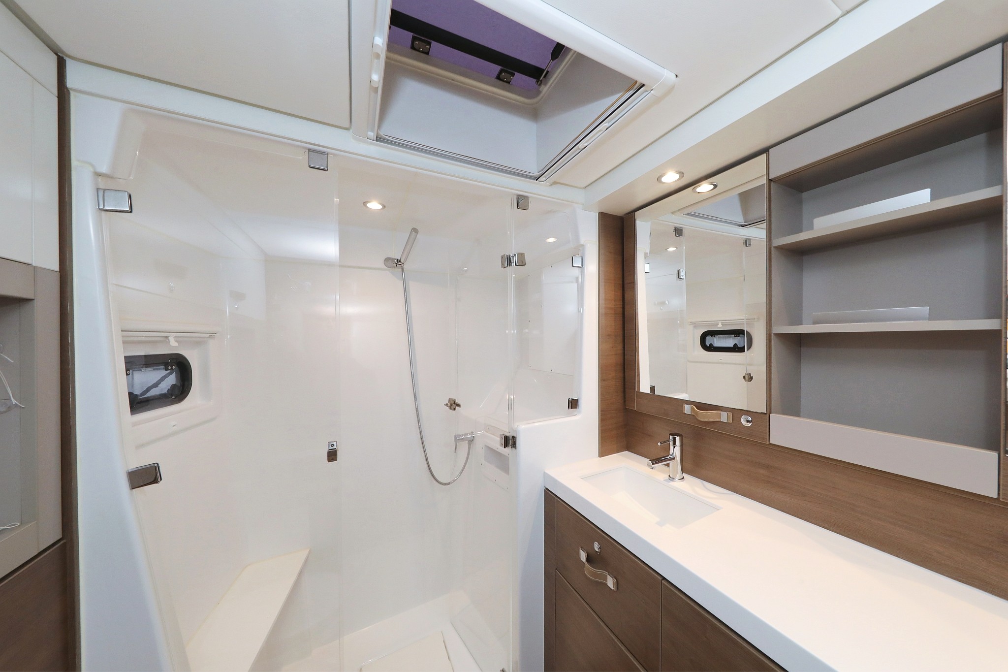 Bali 4.4, Apollo | Yacht Charter Croatia