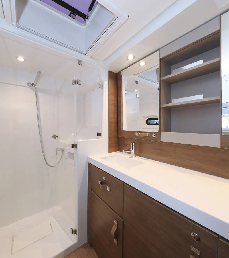 Bali 4.4, Apollo | Yacht Charter Croatia