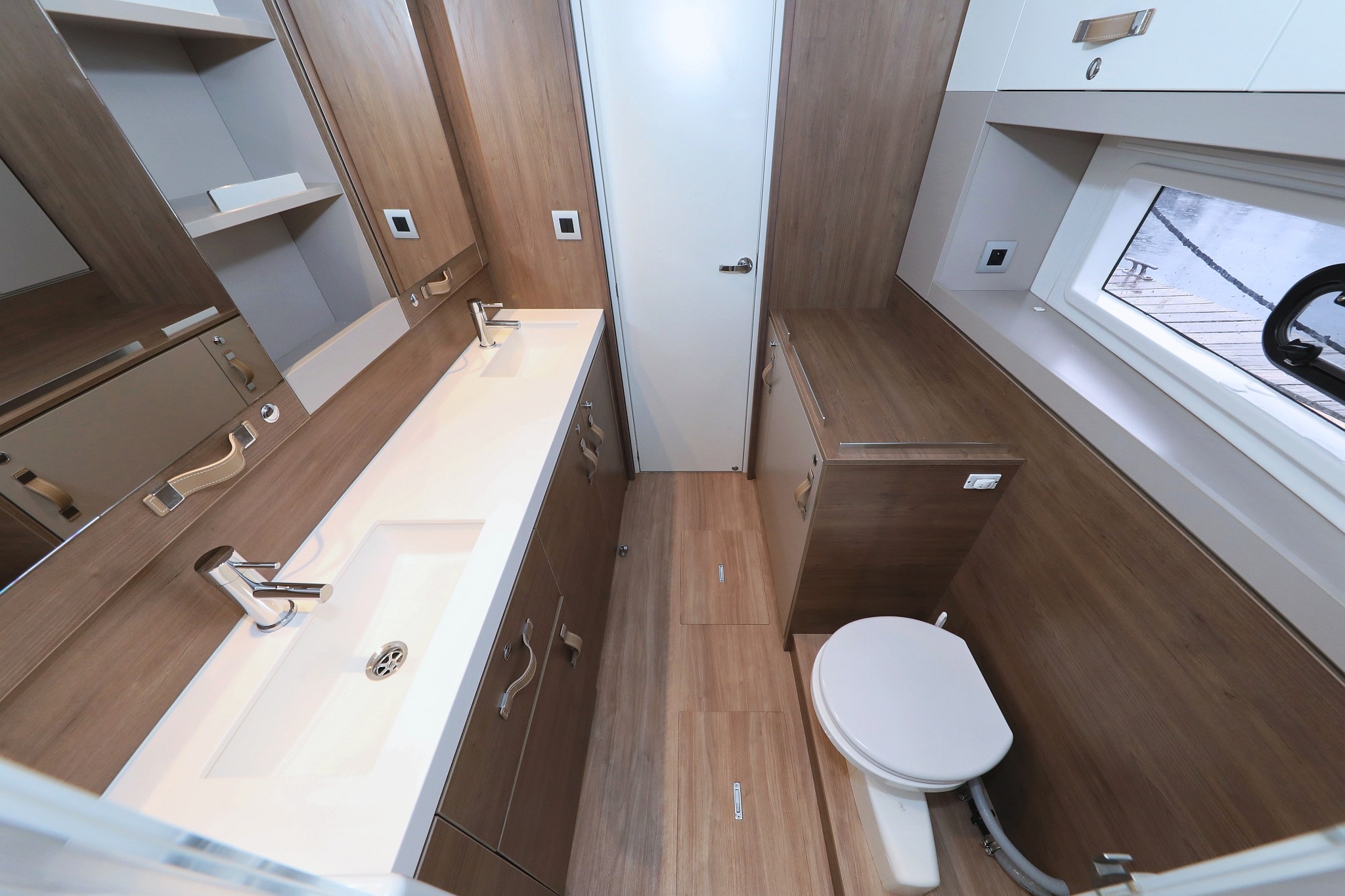 Bali 4.4, Apollo | Yacht Charter Croatia