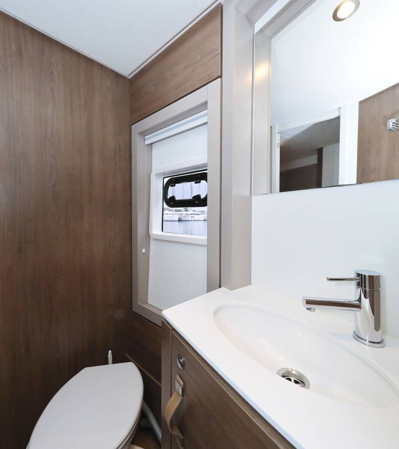 Bali 4.4, Apollo | Yacht Charter Croatia