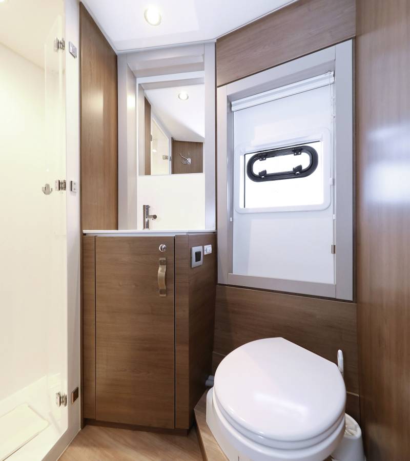 Bali 4.4, Apollo | Yacht Charter Croatia