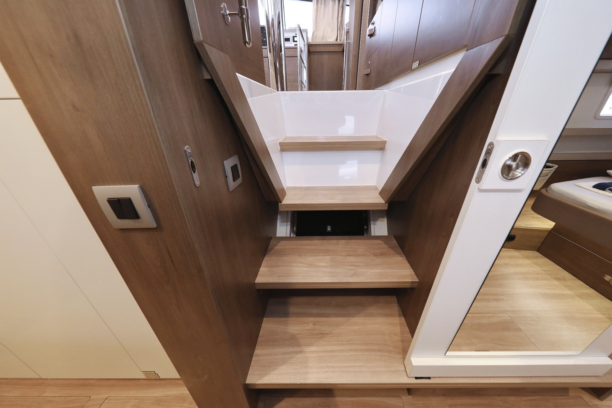 Bali 4.4, Apollo | Yacht Charter Croatia