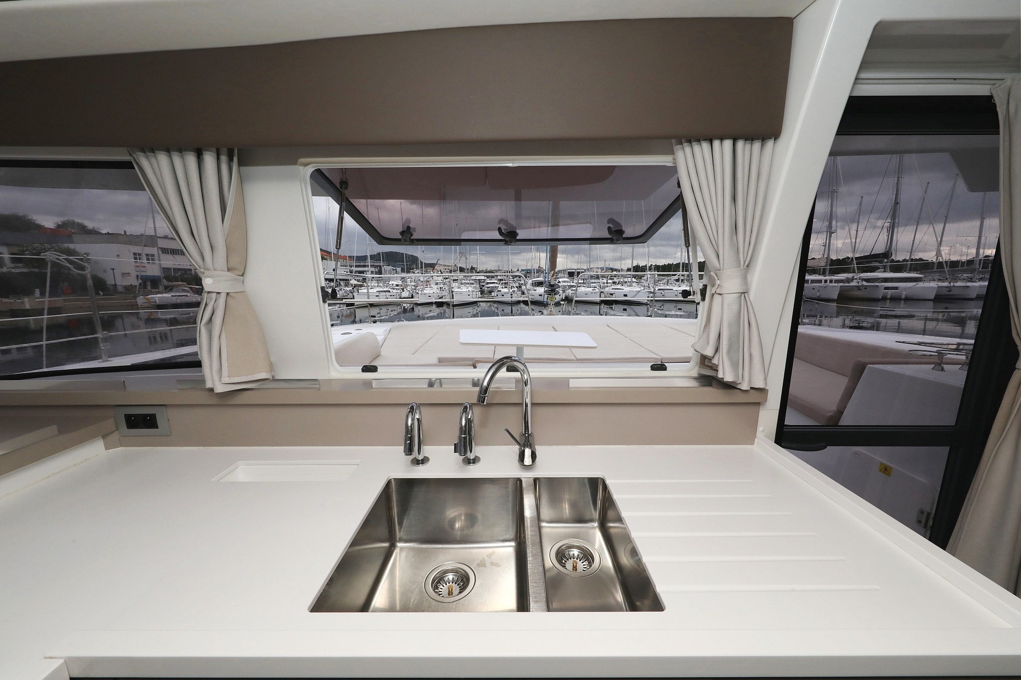 Bali 4.4, Apollo | Yacht Charter Croatia
