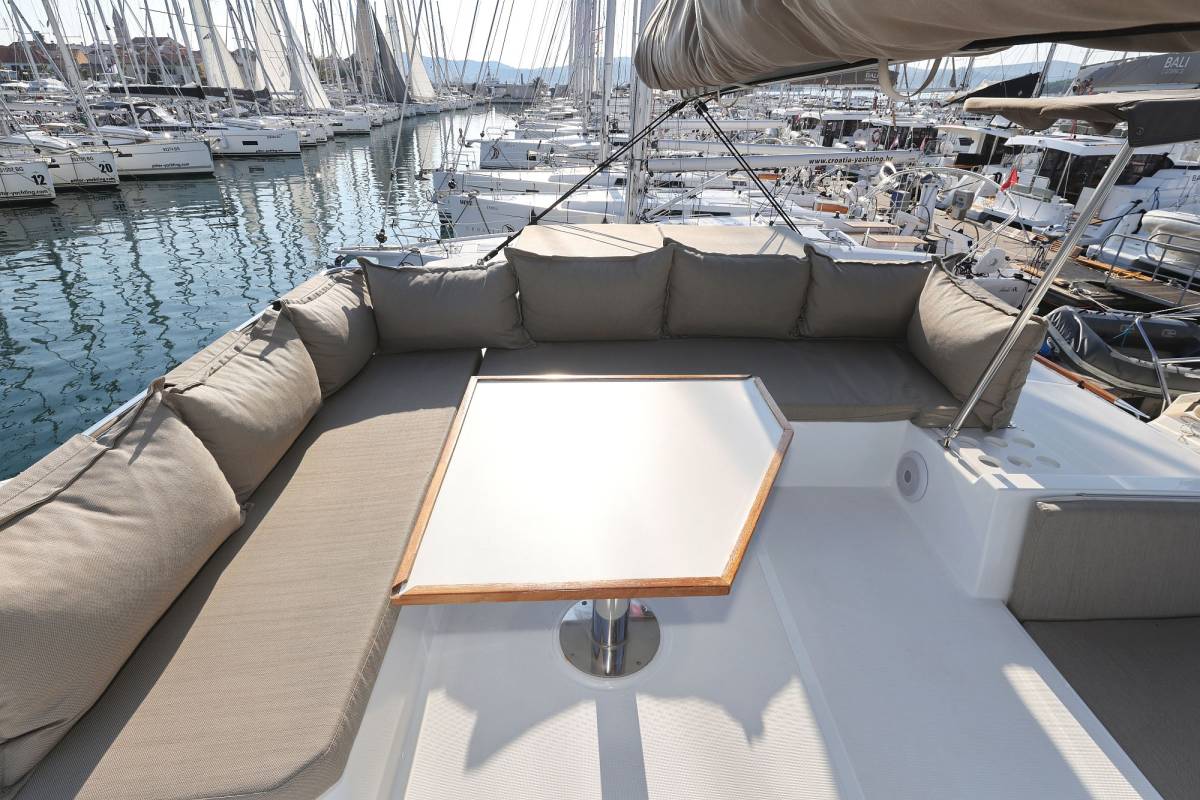 Bali 4.4, Trinity | Yachtcharter Kroatien